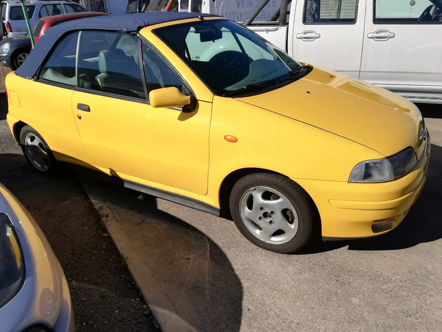 Fiat Punto Cabrio 1.6 ELX Yellow - 2