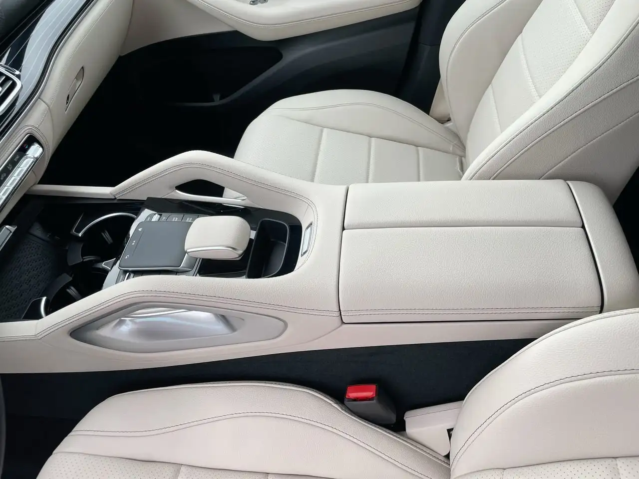 Mercedes-Benz GLE снимка Mercedes-Benz GLE