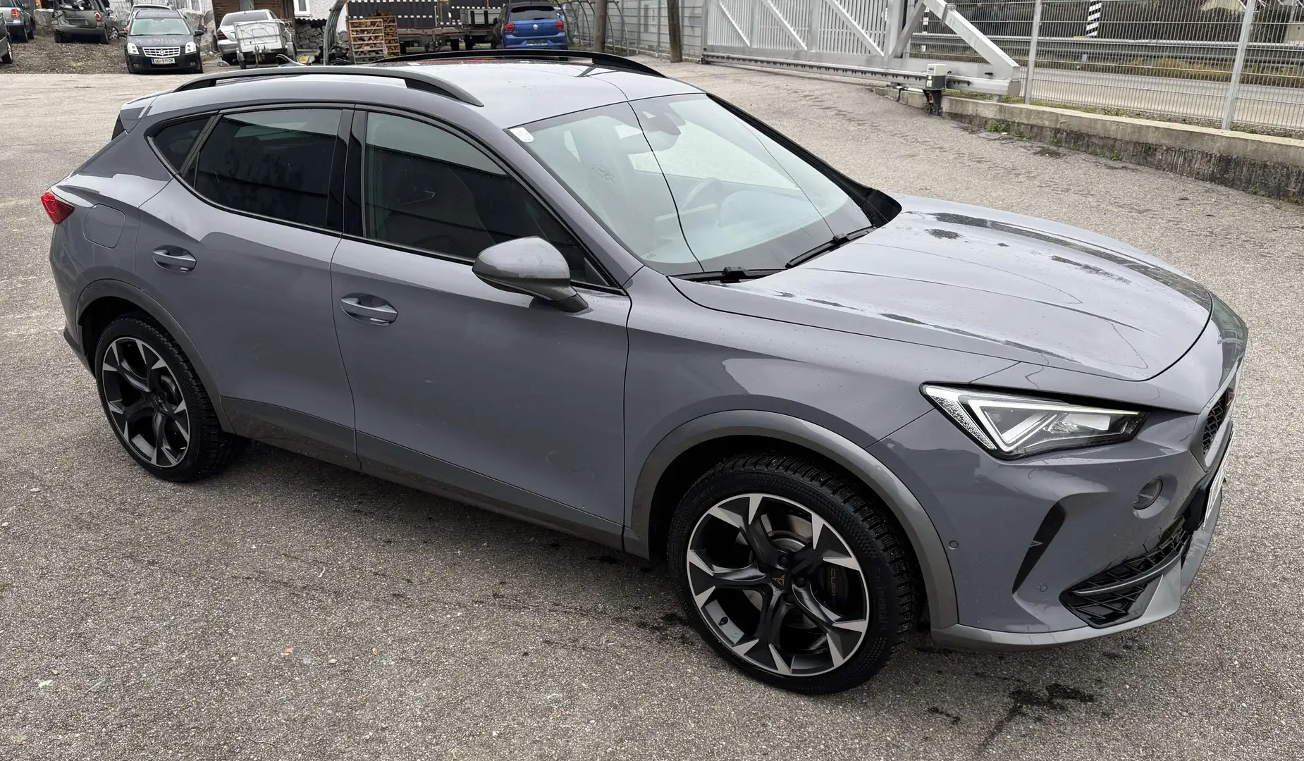 CUPRA Formentor CUPRA Formentor VZ HYBRID 245 PS mit Anhängerkuppl Grau - 2