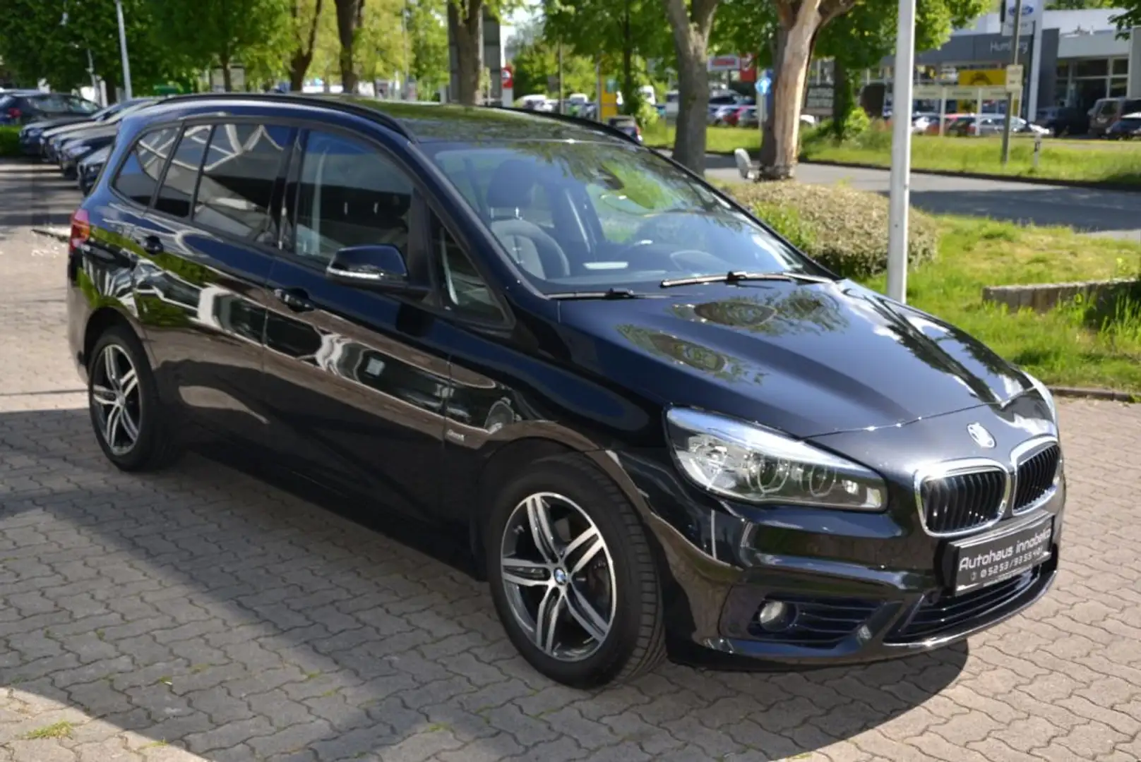 BMW 218 218d Gran Tourer Aut. Sport Line*AHK*Navi*7Sitzer - 2