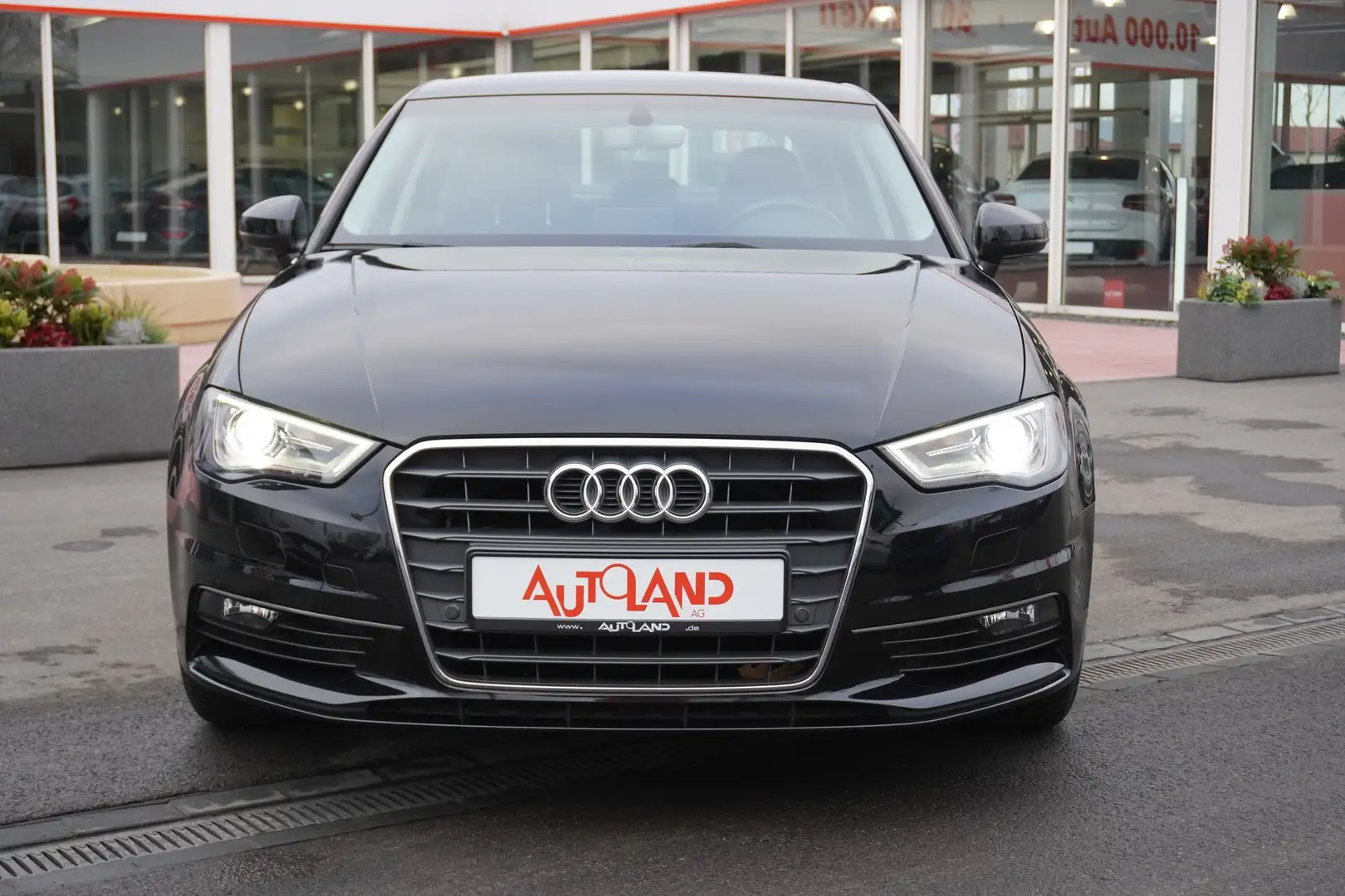Audi A3 1.4 TFSI Navi Bi-Xenon AHK Sitzheizung PDC Czarny - 2