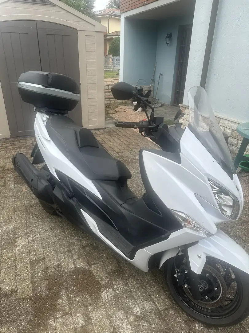 Suzuki Burgman 400 abs - 1