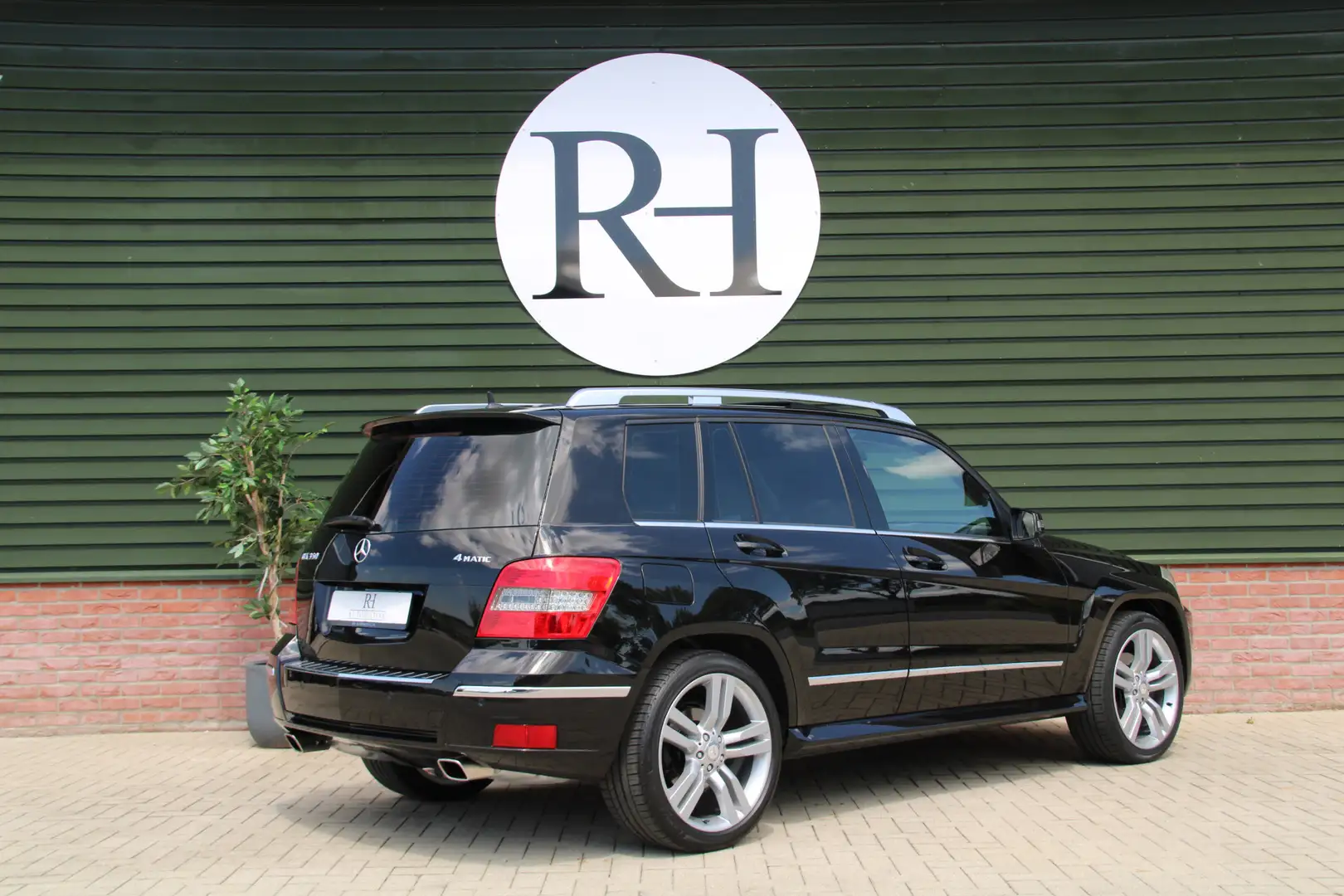 Mercedes-Benz GLK 350 Automaat 4-Matic - Sportpakket - Youngtimer! Zwart - 2