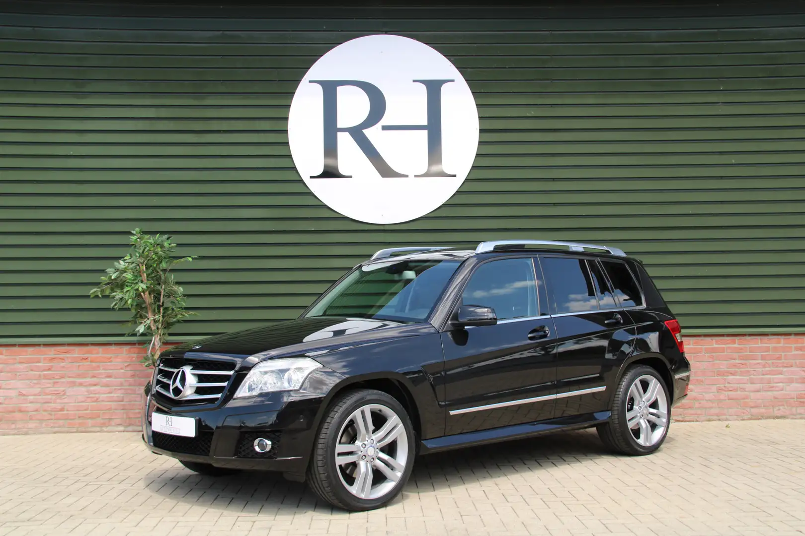 Mercedes-Benz GLK 350 Automaat 4-Matic - Sportpakket - Youngtimer! Zwart - 1