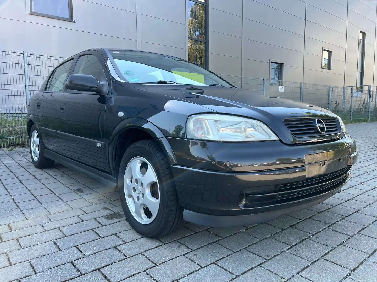 Opel Astra 1.8 Edition 100/2Hand/Auf wünsche mit 2J Tüv Black - 1