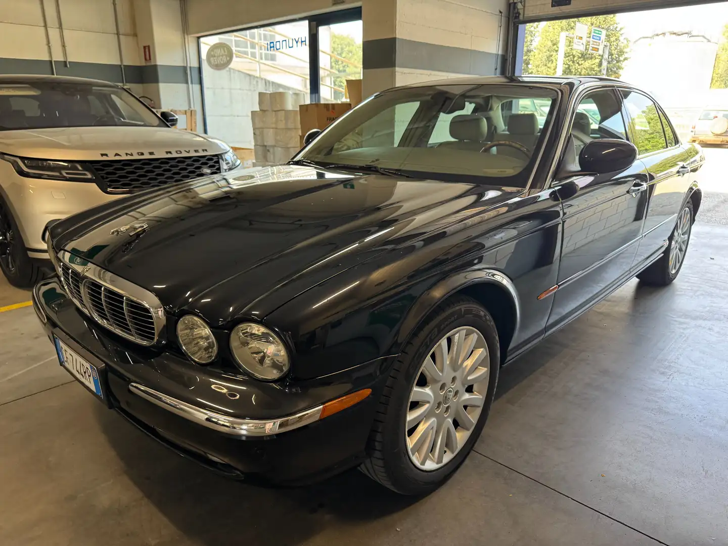 Jaguar XJ 4.2 V8 Executive Nero - 2