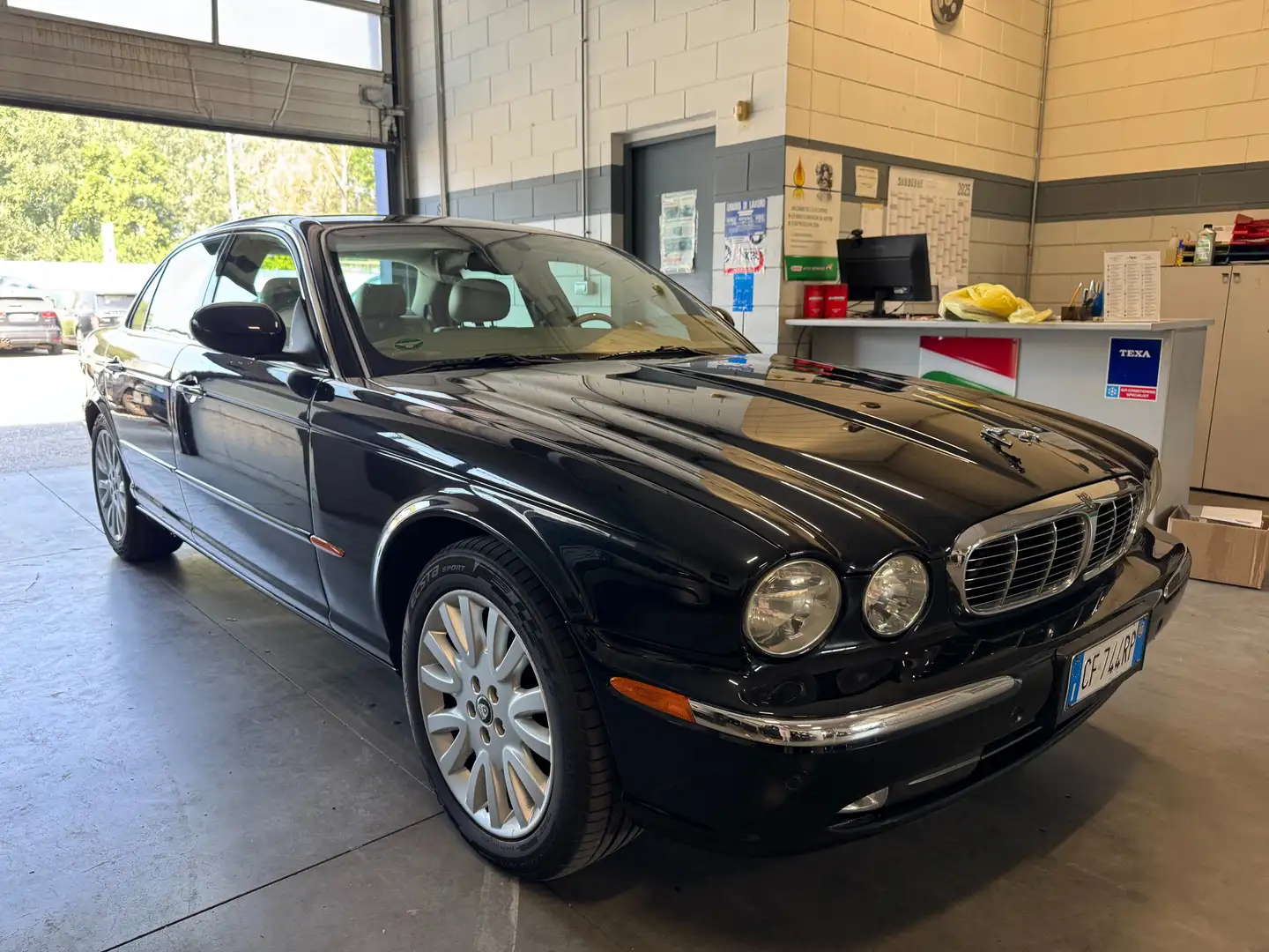Jaguar XJ 4.2 V8 Executive Nero - 1