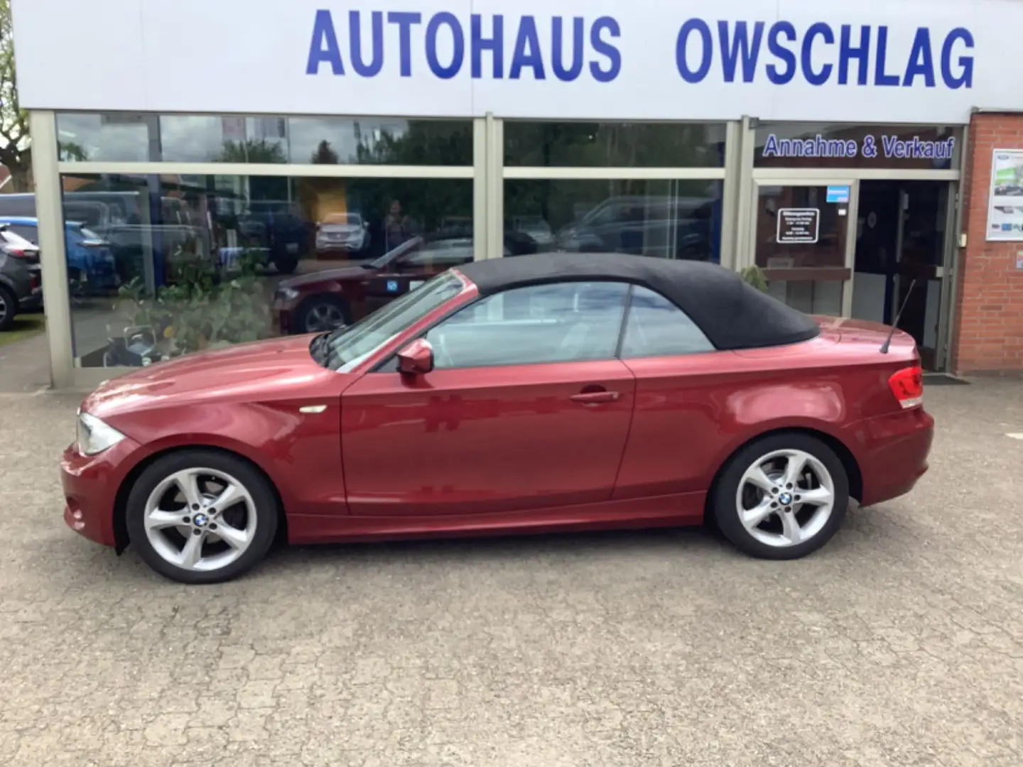 BMW 118 Baureihe 1 Cabrio 118i Rouge - 2