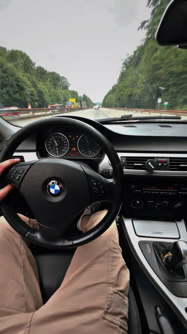 BMW 318 318i 129ch Confort A - 1