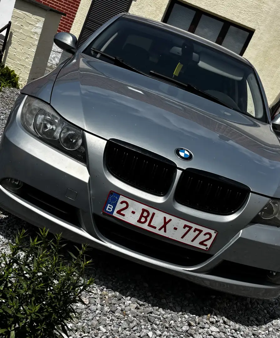 BMW 318 318i 129ch Confort A - 2