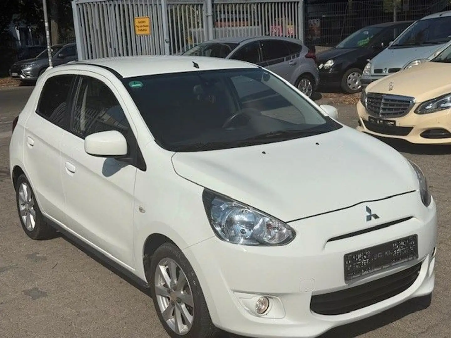 Mitsubishi Space Star Shine 1,2 Automatik-CVT/Klimatr/82TKM Weiß - 1