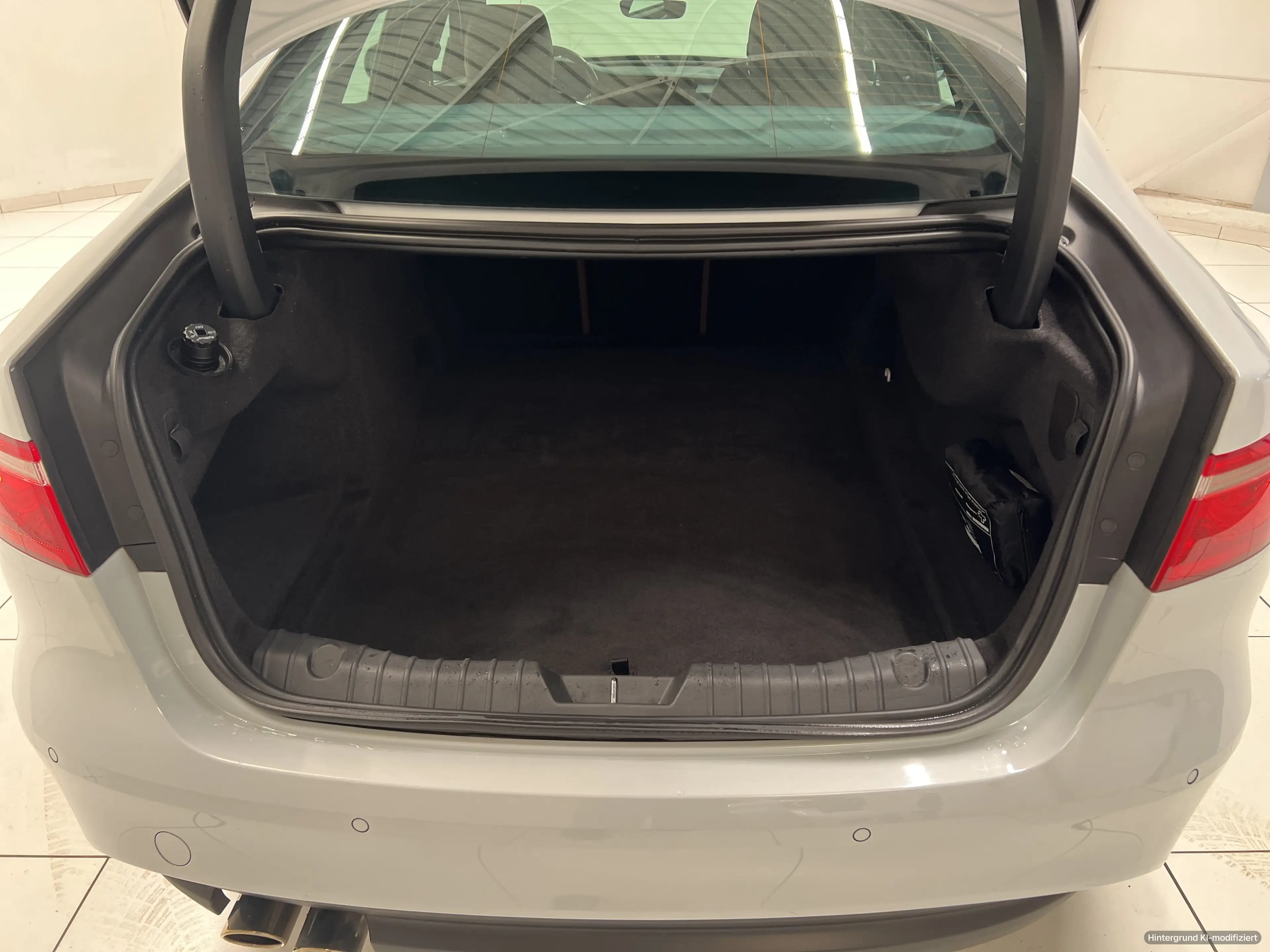 Jaguar XF 20d R-Sport Navi LED Pano Winter Shz — photo 11
