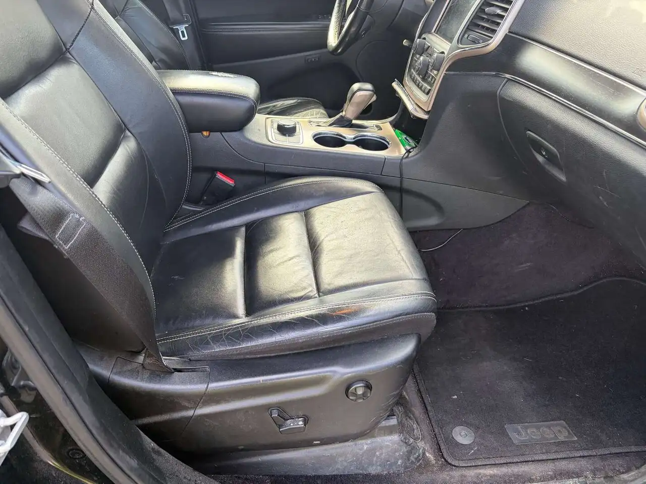 Jeep Grand Cherokee photo Jeep Grand Cherokee