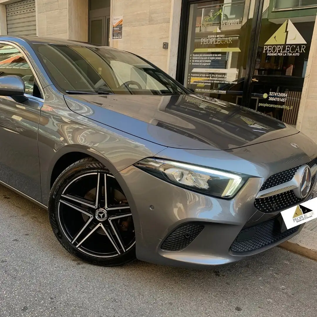 Mercedes-Benz A 200 A 200 d Automatic Executive Grigio - 2