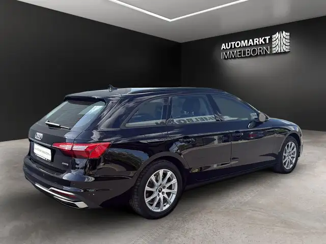 Audi A4 view 8