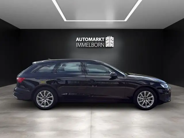 Audi A4 view 11