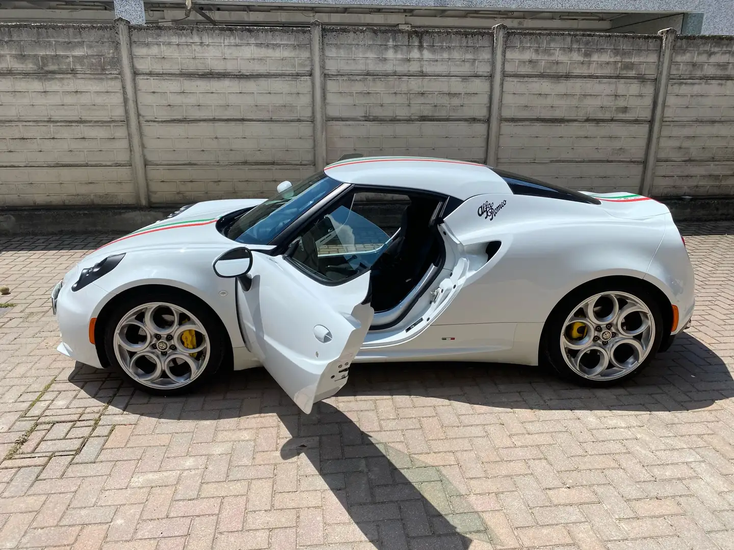 Alfa Romeo 4C Coupe 1750 tbi 240cv tct - 2