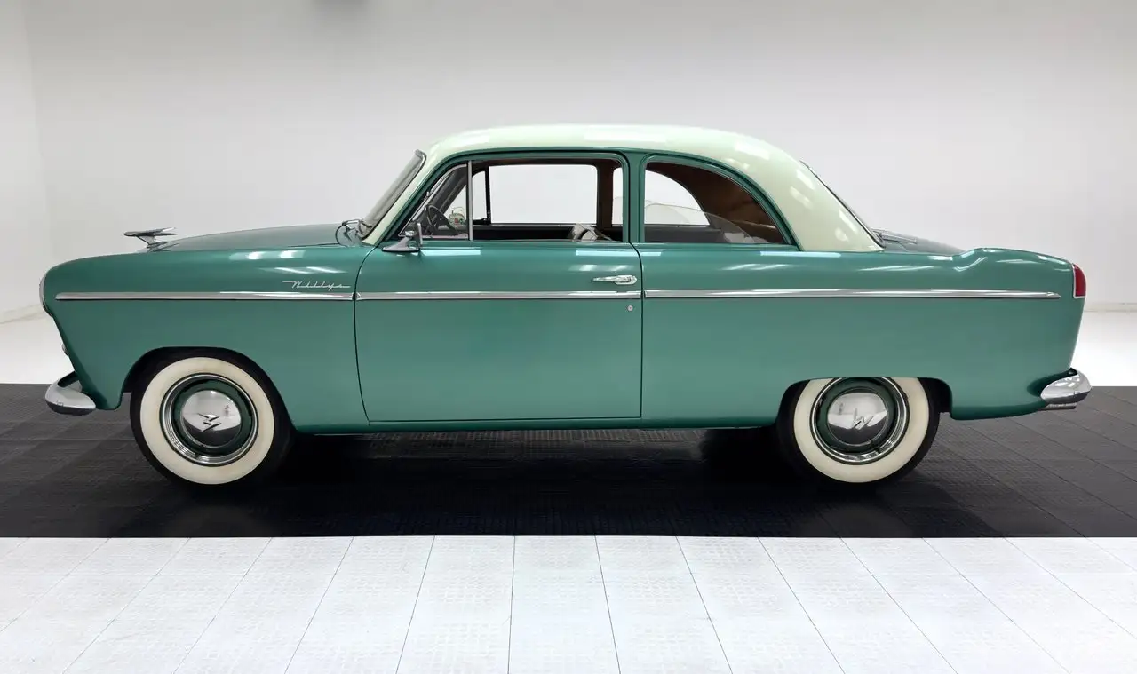 Jeep Willys Aero Falcon 2 Door Sedan, foto 2