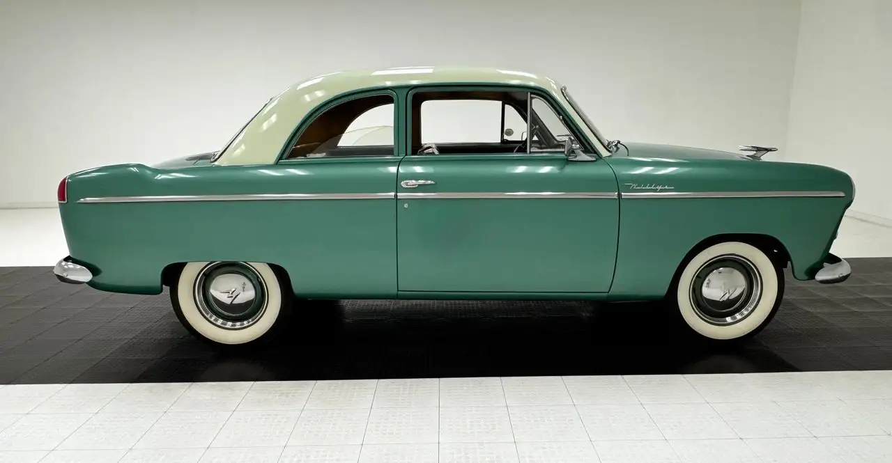 Jeep Willys Aero Falcon 2 Door Sedan, foto 6
