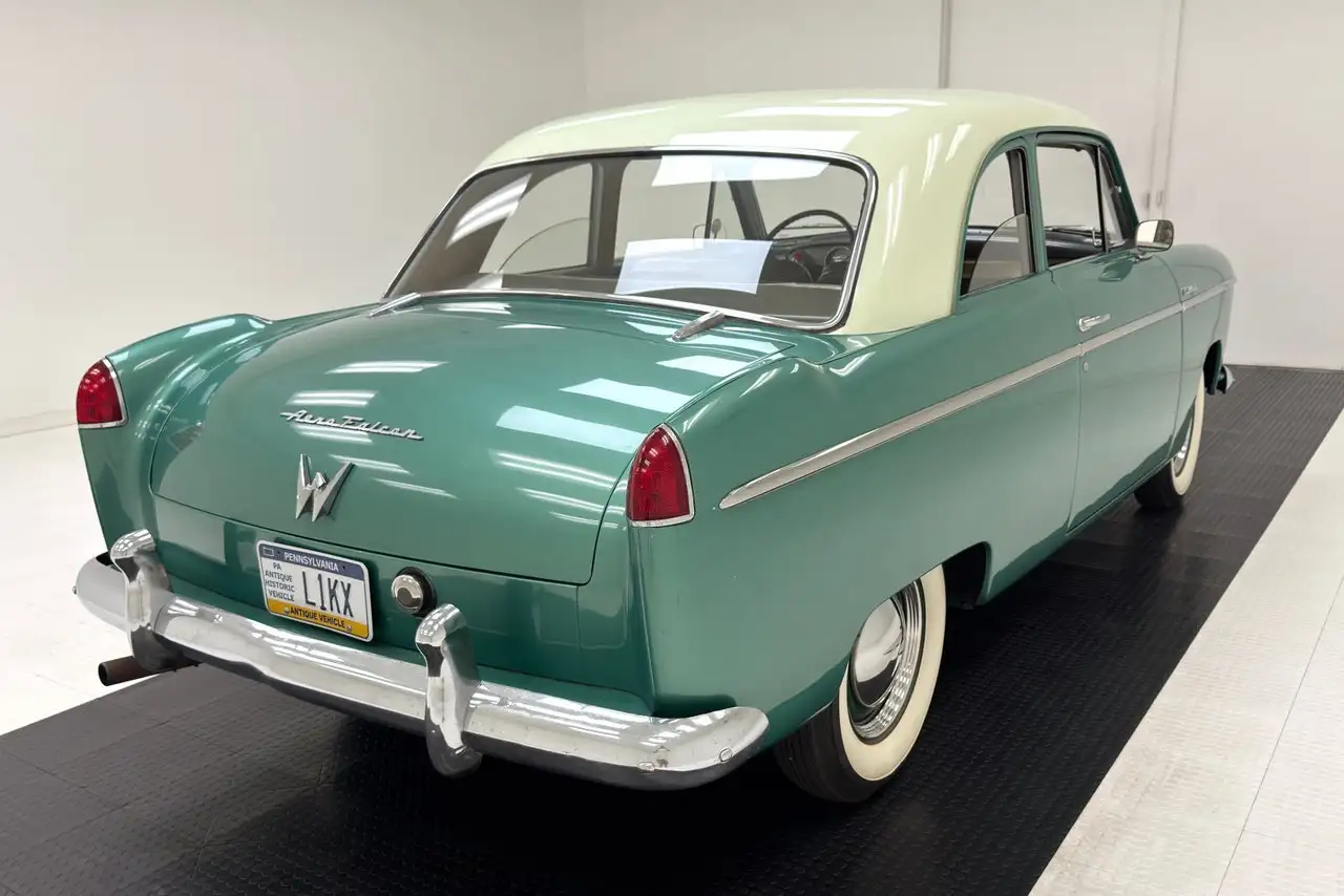 Jeep Willys Aero Falcon 2 Door Sedan, foto 5