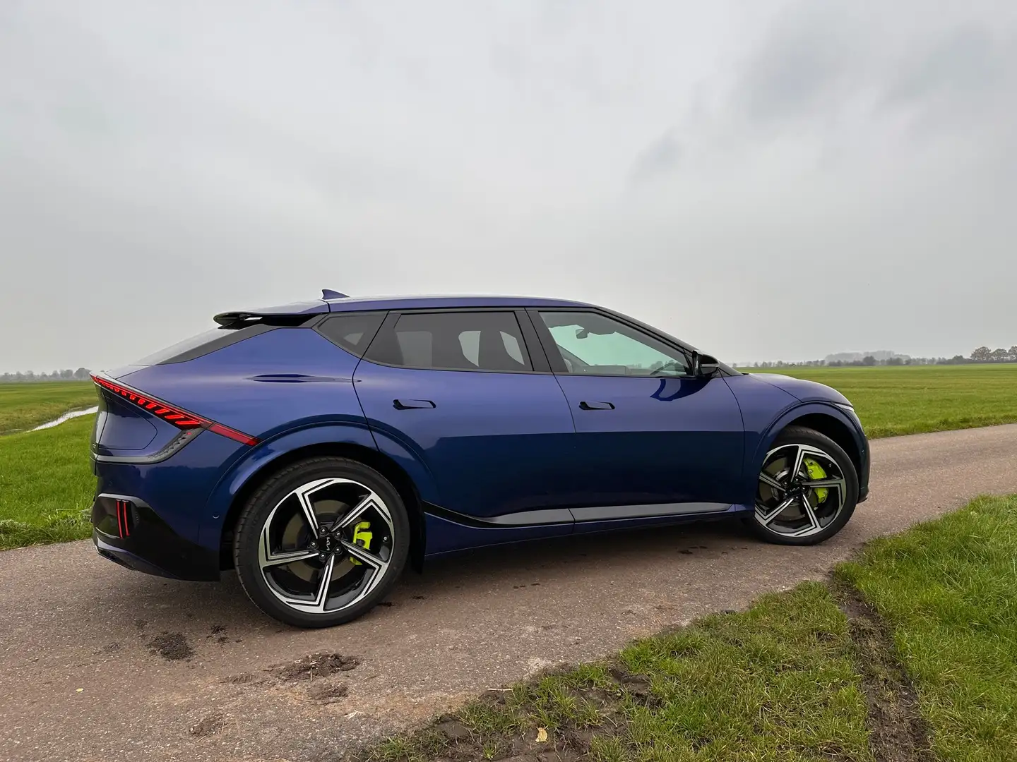 Kia EV6 GT AWD 77.4 kWh géén Tesla of GT-line! Modrá - 2