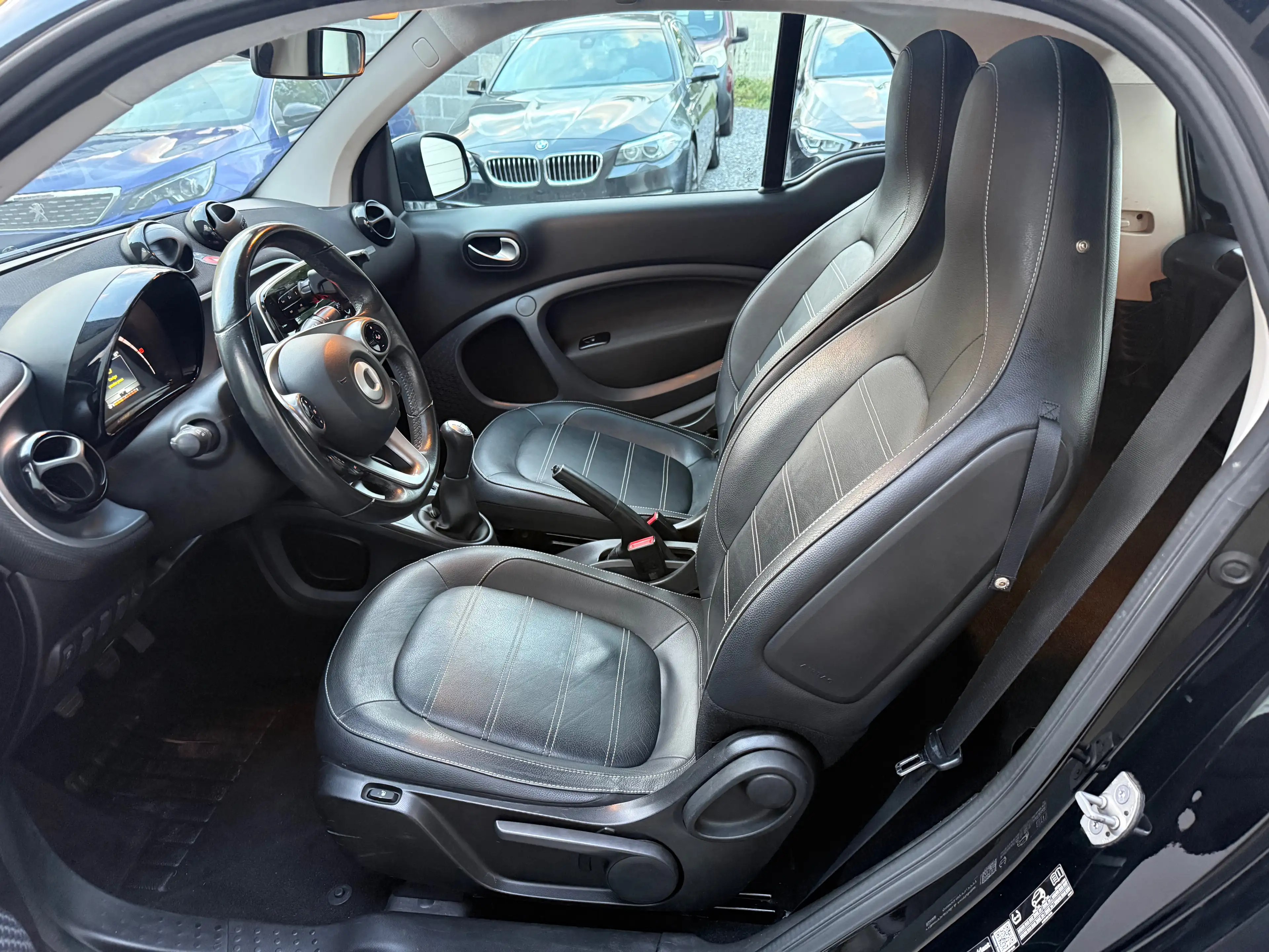 smart forTwo 🔥 SMART FORTWO 2017 • TOIT PANO • CUIR CHAUFFANT • LED • FREINAGE D’URGENCE • 86.000 KM • 7.450€ 🔥 — photo 6