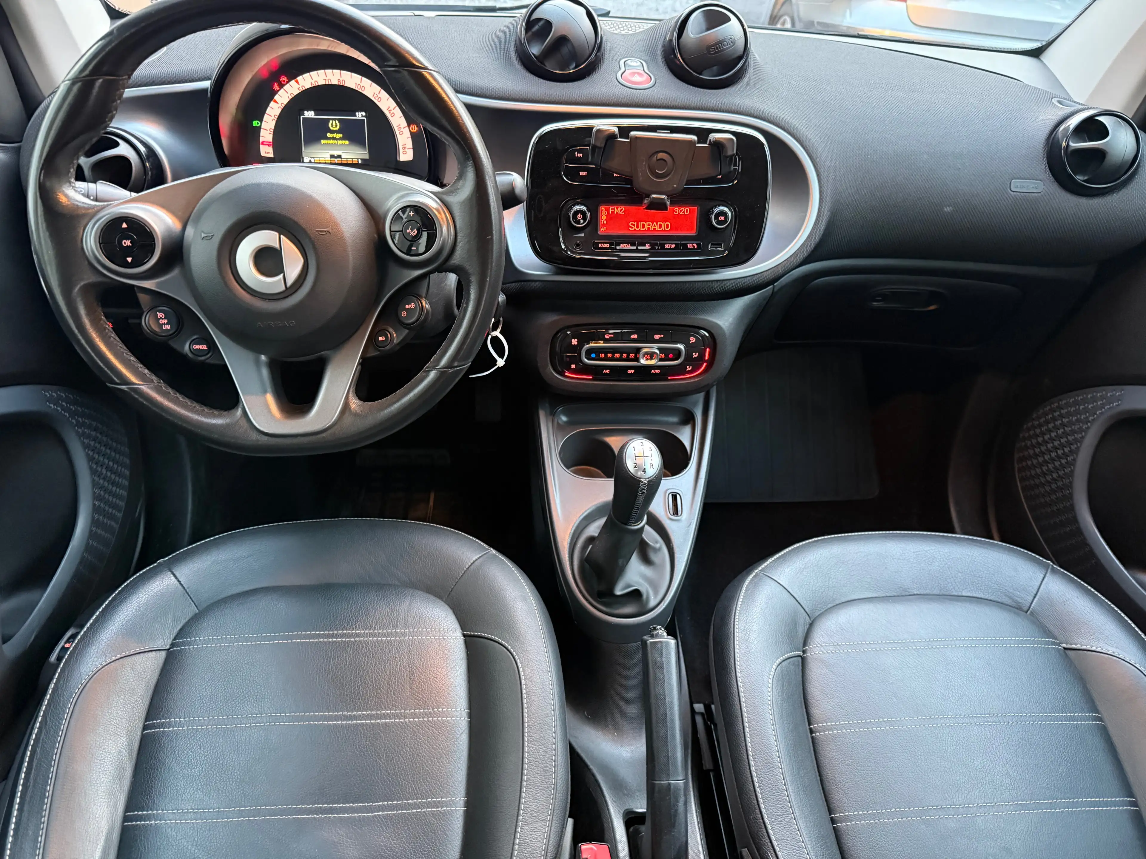 smart forTwo 🔥 SMART FORTWO 2017 • TOIT PANO • CUIR CHAUFFANT • LED • FREINAGE D’URGENCE • 86.000 KM • 7.450€ 🔥 — photo 10