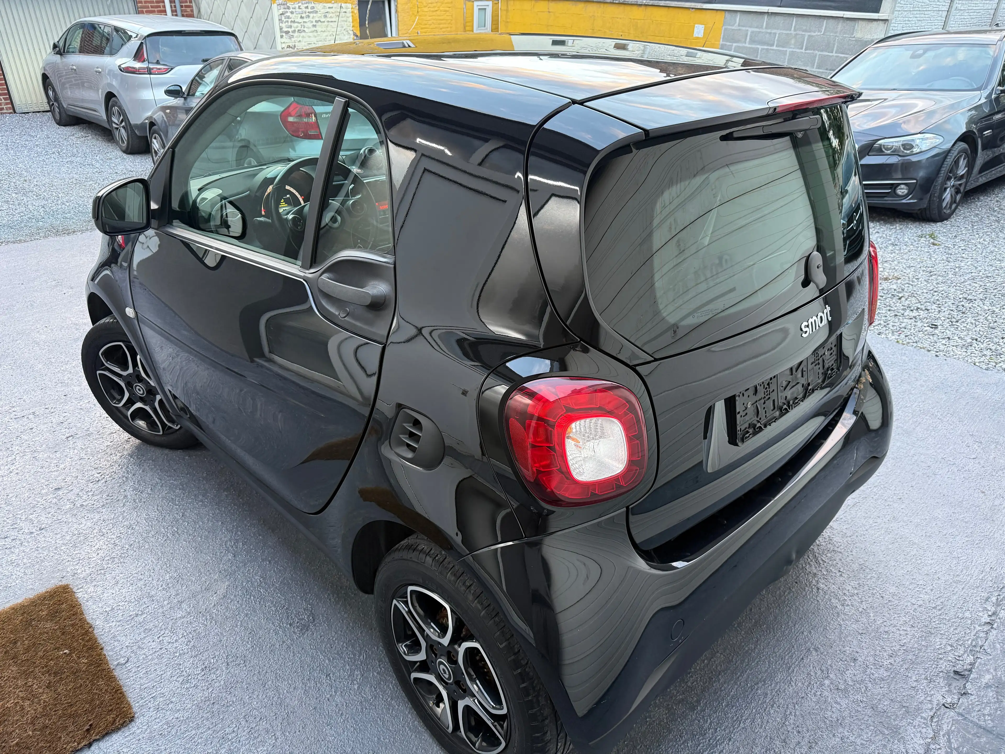 smart forTwo 🔥 SMART FORTWO 2017 • TOIT PANO • CUIR CHAUFFANT • LED • FREINAGE D’URGENCE • 86.000 KM • 7.450€ 🔥 — photo 5