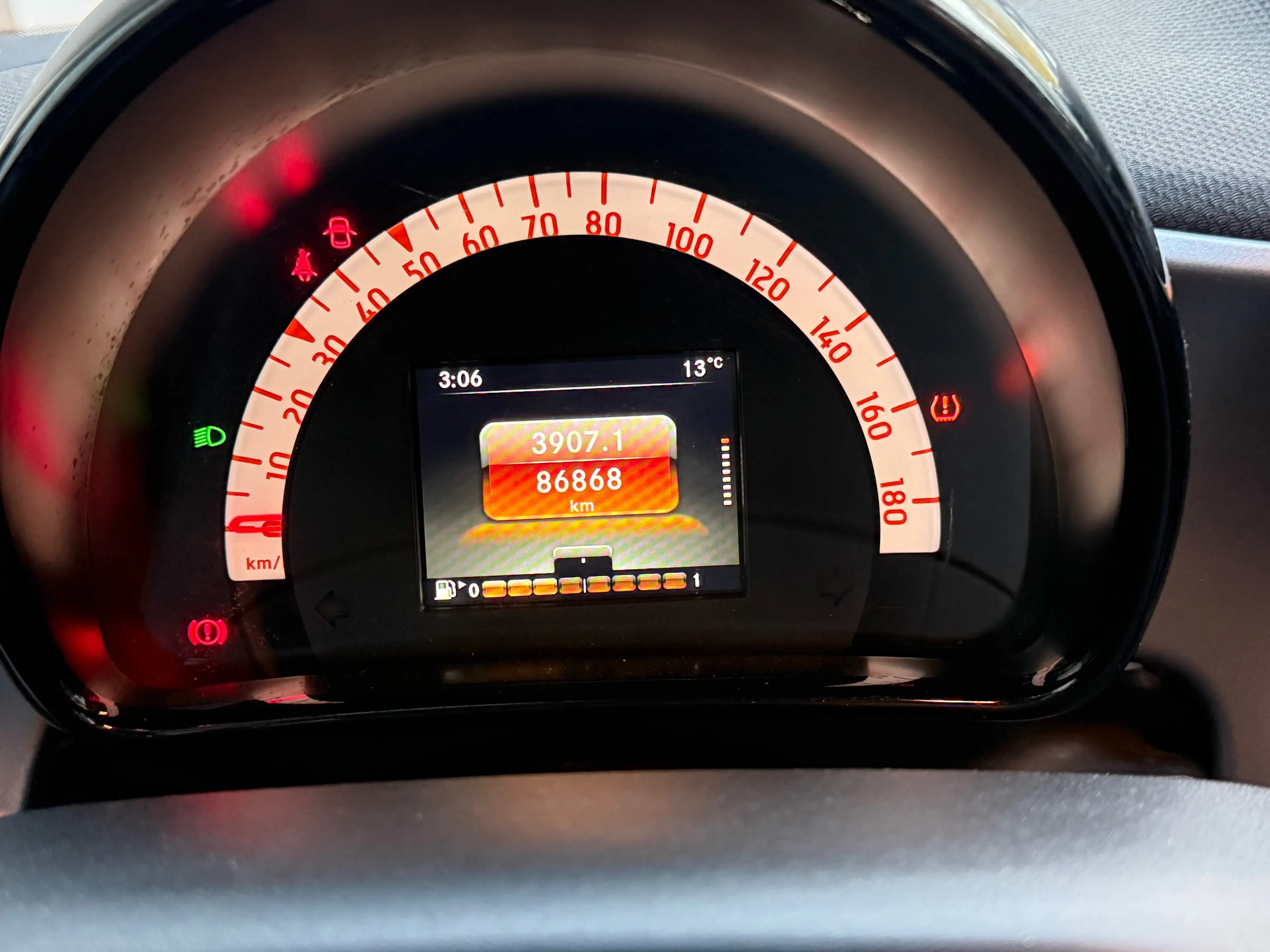smart forTwo 🔥 SMART FORTWO 2017 • TOIT PANO • CUIR CHAUFFANT • LED • FREINAGE D’URGENCE • 86.000 KM • 7.450€ 🔥 — photo 21