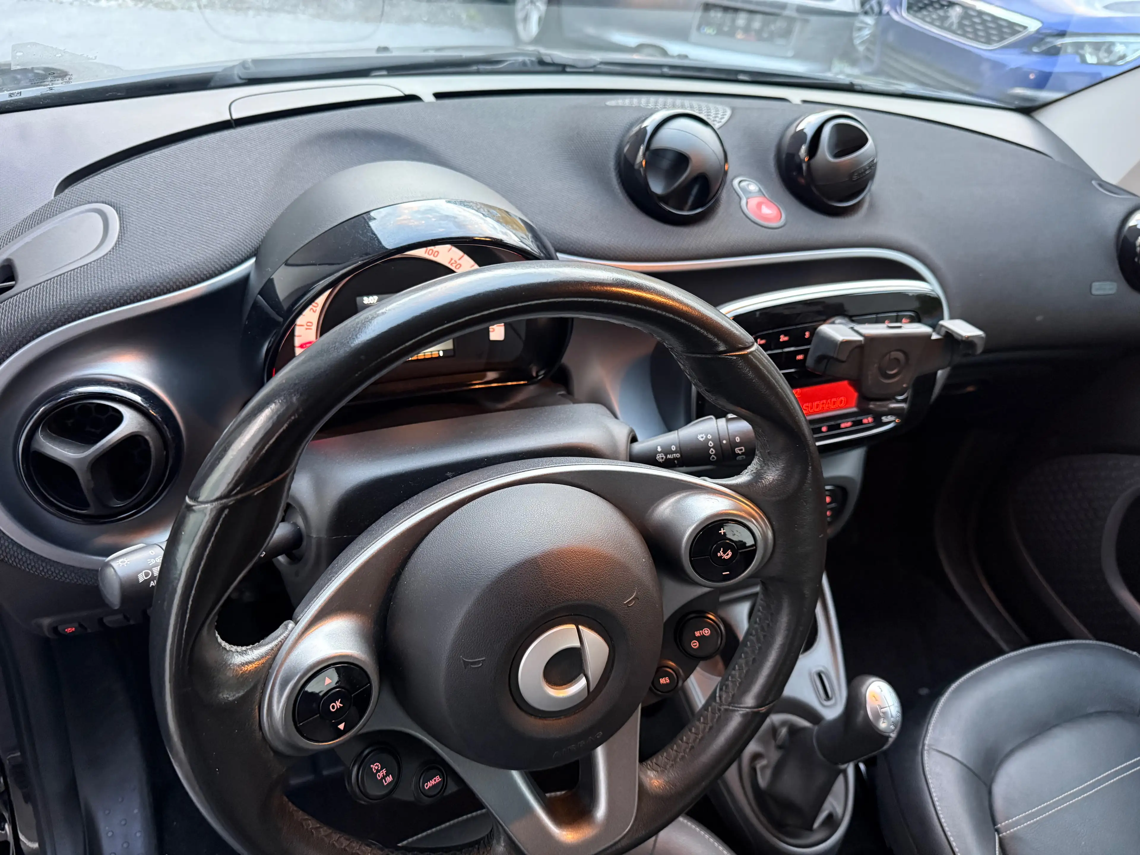 smart forTwo 🔥 SMART FORTWO 2017 • TOIT PANO • CUIR CHAUFFANT • LED • FREINAGE D’URGENCE • 86.000 KM • 7.450€ 🔥 — photo 19