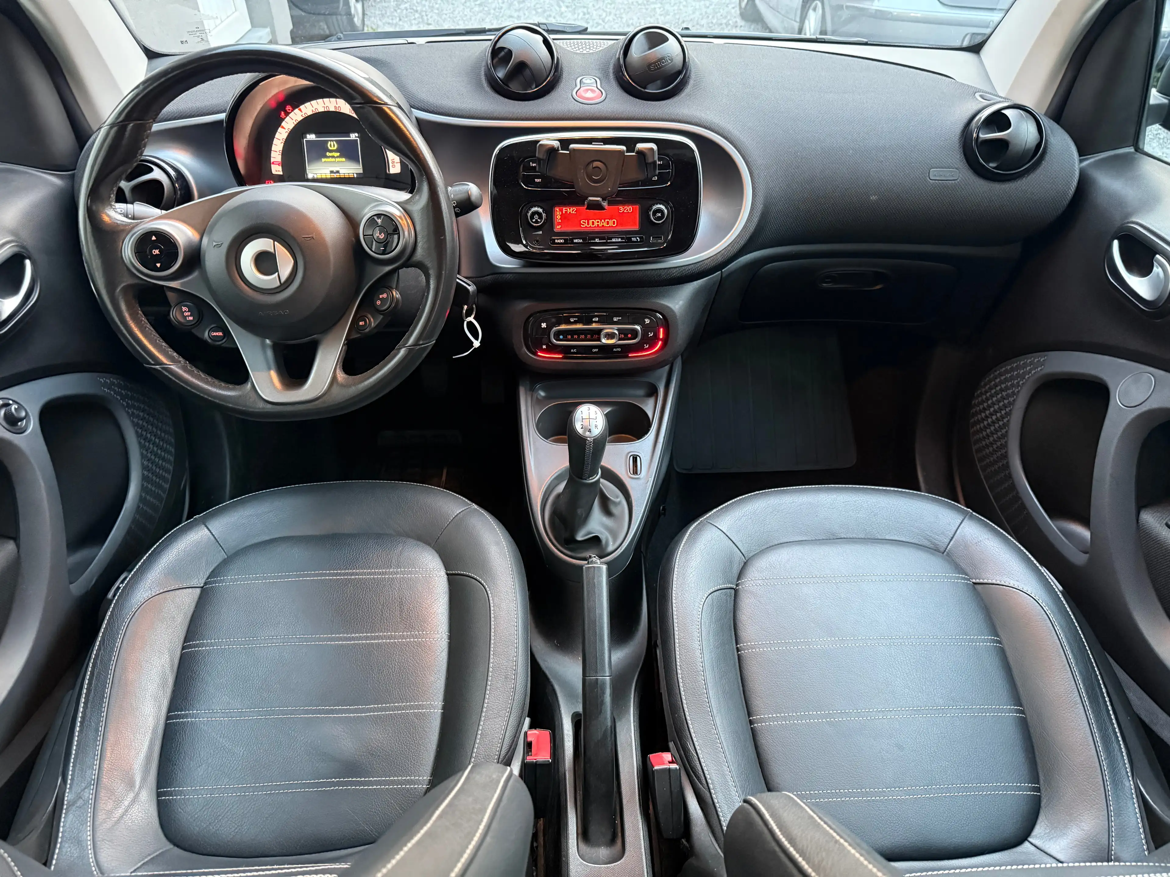 smart forTwo 🔥 SMART FORTWO 2017 • TOIT PANO • CUIR CHAUFFANT • LED • FREINAGE D’URGENCE • 86.000 KM • 7.450€ 🔥 — photo 9