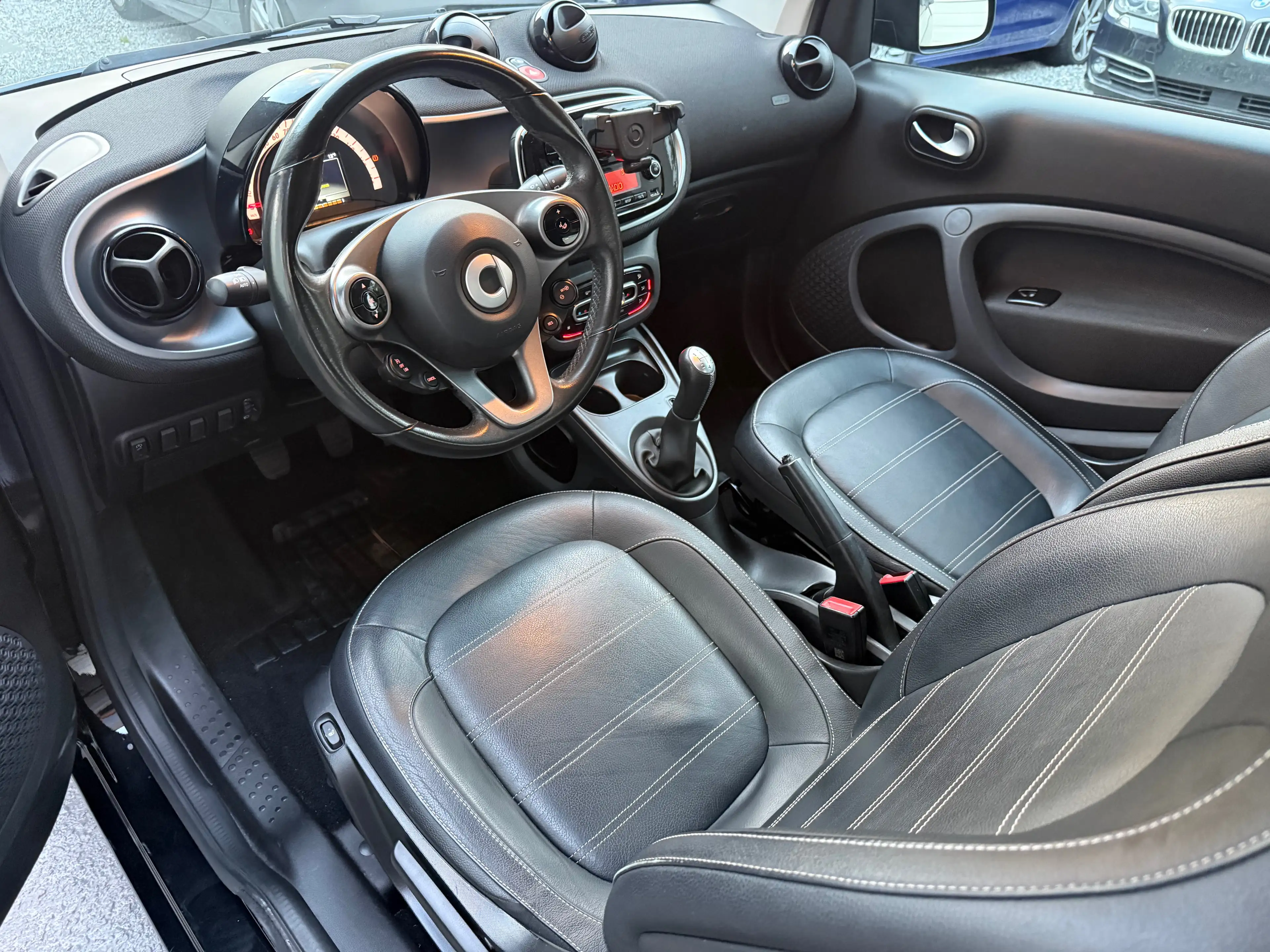 smart forTwo 🔥 SMART FORTWO 2017 • TOIT PANO • CUIR CHAUFFANT • LED • FREINAGE D’URGENCE • 86.000 KM • 7.450€ 🔥 — photo 8