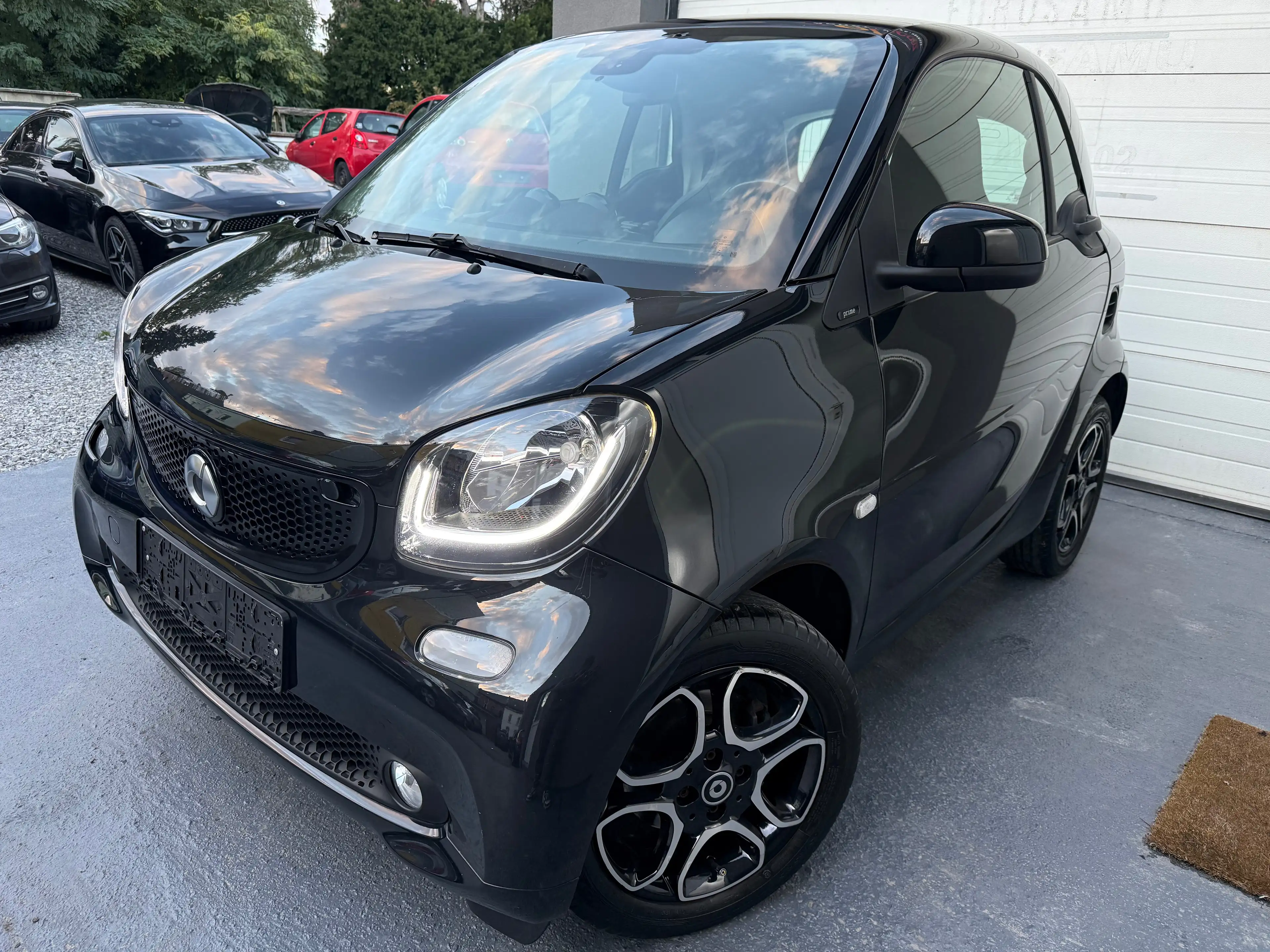 smart forTwo 🔥 SMART FORTWO 2017 • TOIT PANO • CUIR CHAUFFANT • LED • FREINAGE D’URGENCE • 86.000 KM • 7.450€ 🔥 — photo 3