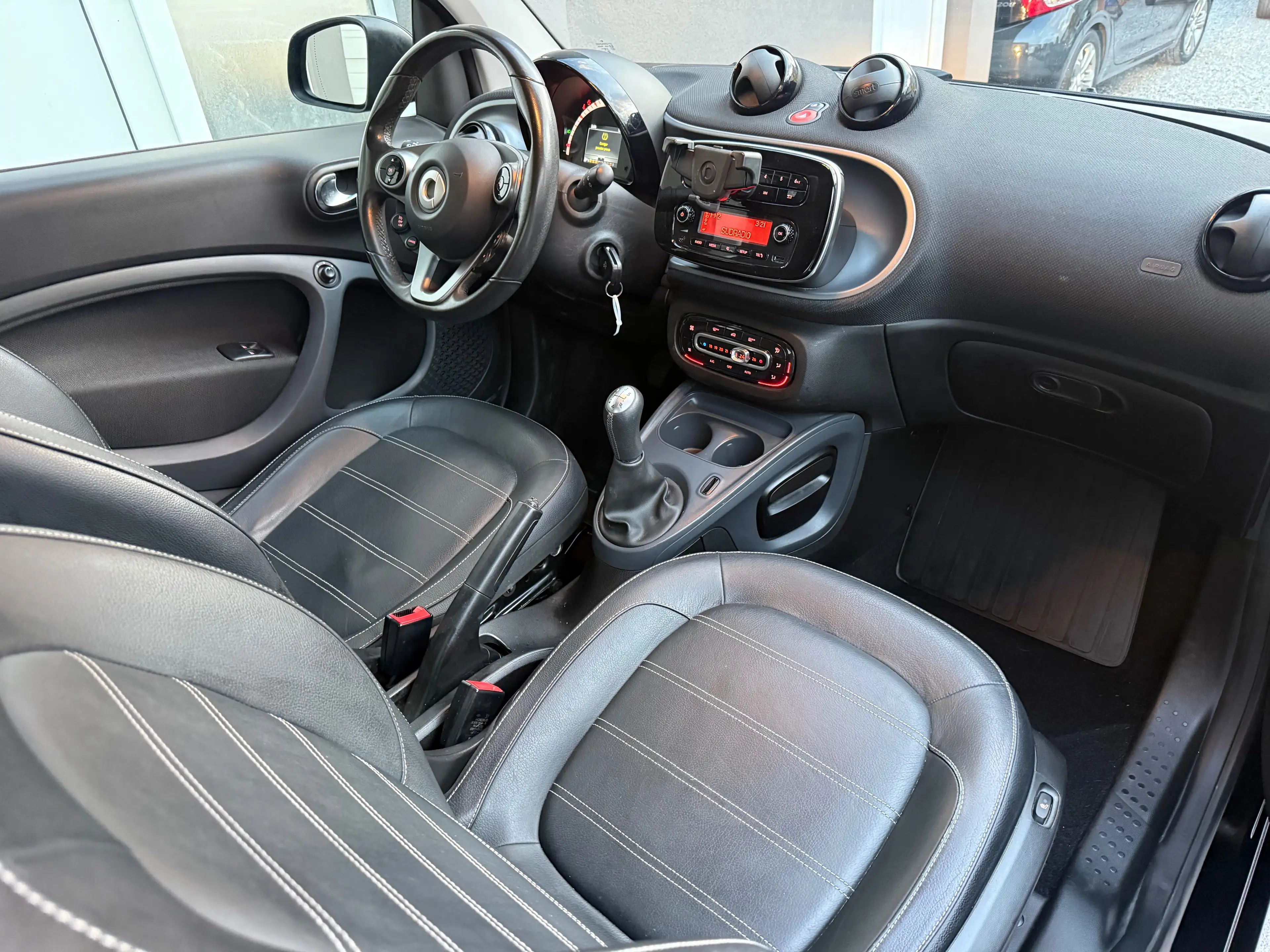 smart forTwo 🔥 SMART FORTWO 2017 • TOIT PANO • CUIR CHAUFFANT • LED • FREINAGE D’URGENCE • 86.000 KM • 7.450€ 🔥 — photo 11