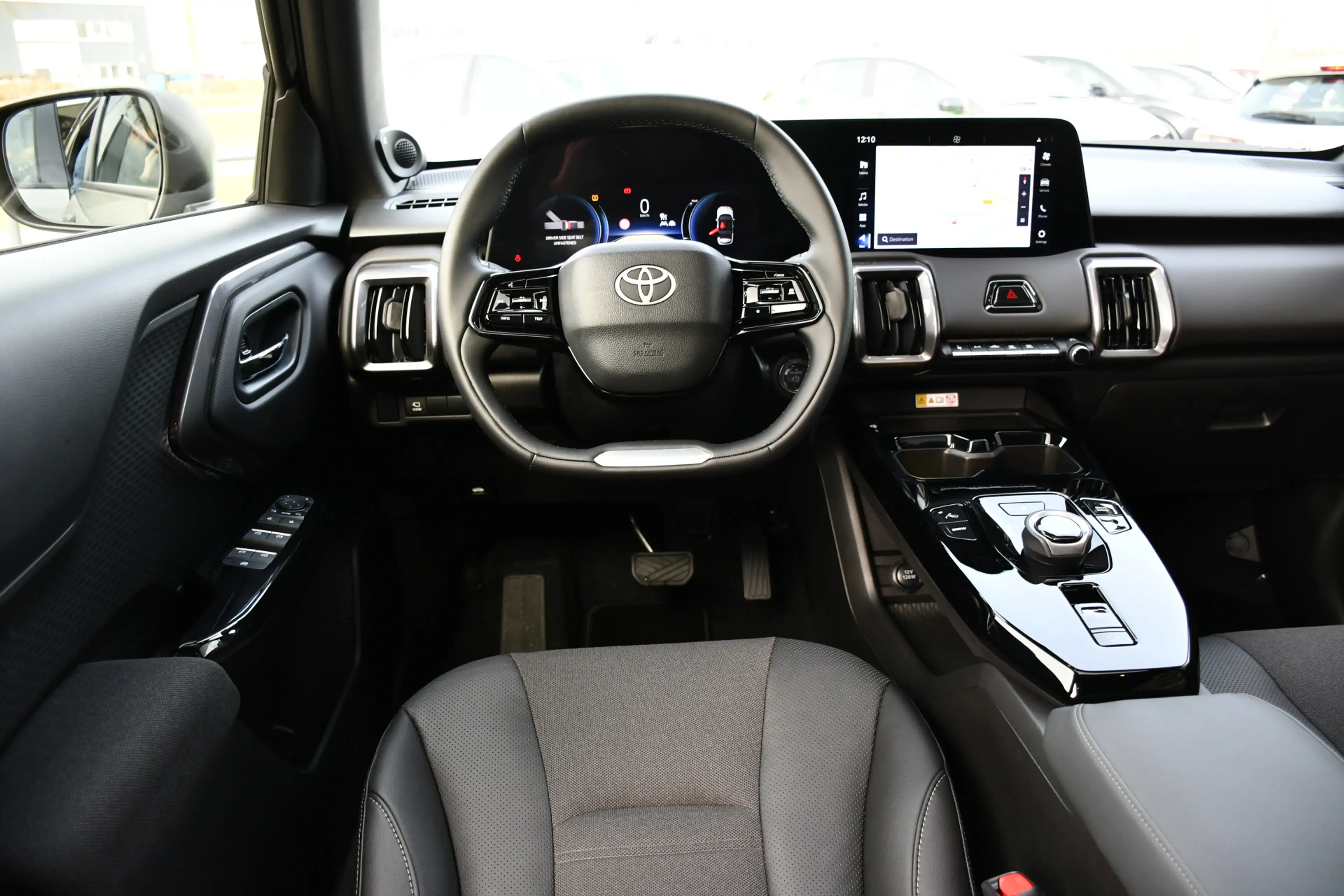 Toyota Urban Cruiser Executive 61 kWh Automaat 174pk | Nieuw | Panorama — photo 2