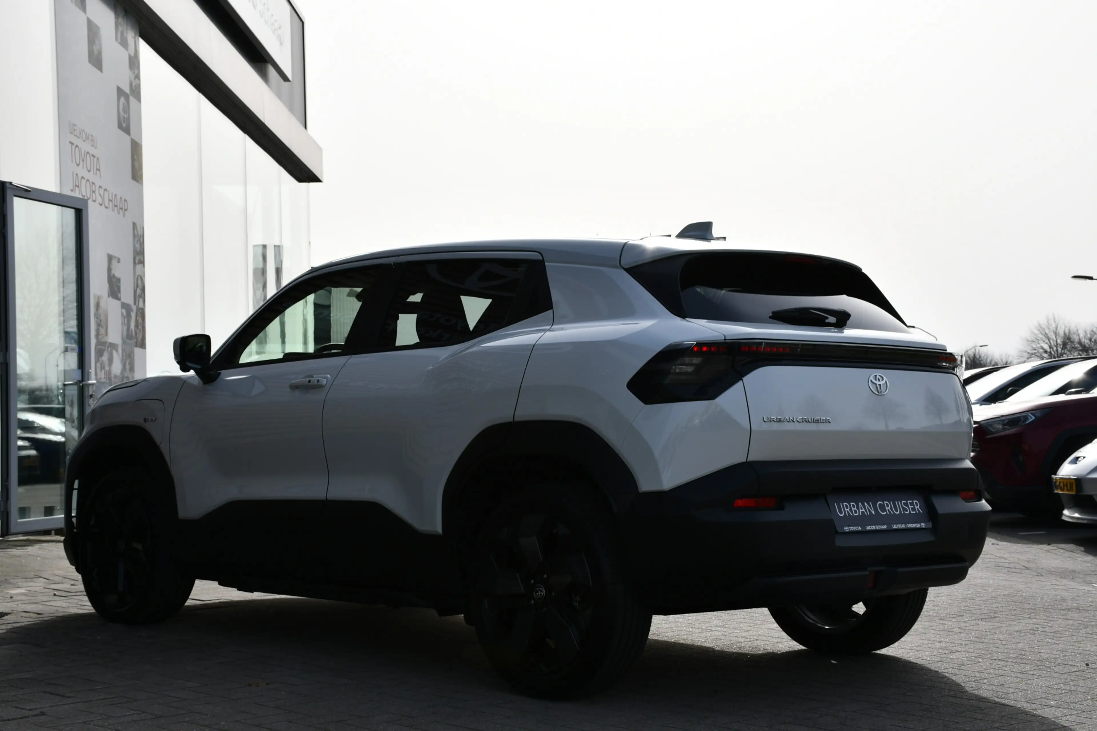 Toyota Urban Cruiser Executive 61 kWh Automaat 174pk | Nieuw | Panorama — photo 11