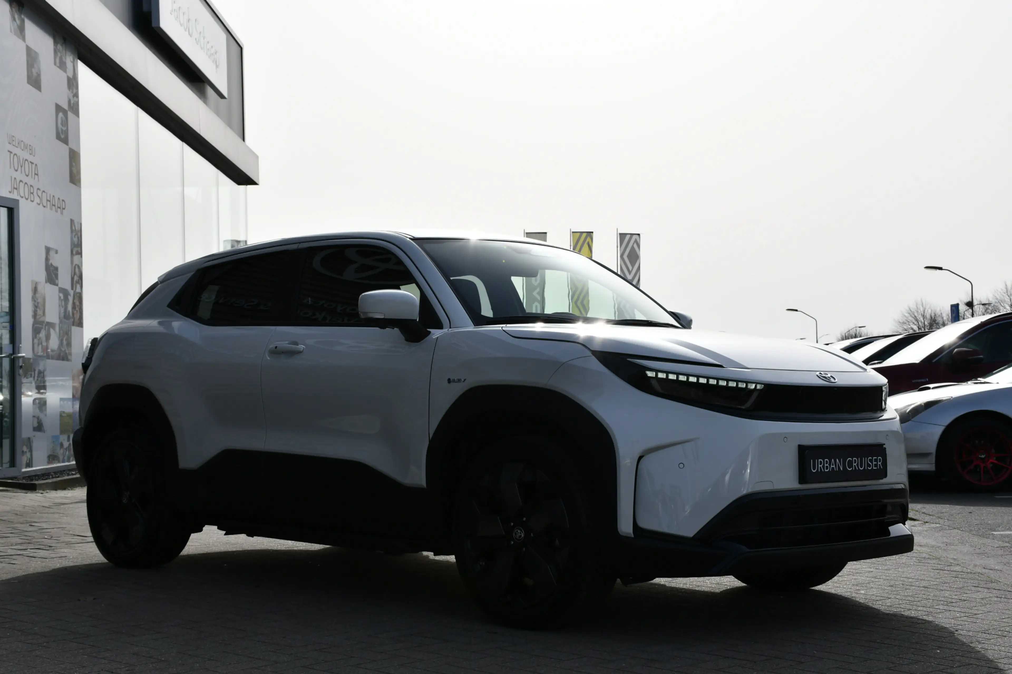 Toyota Urban Cruiser Executive 61 kWh Automaat 174pk | Nieuw | Panorama — photo 9