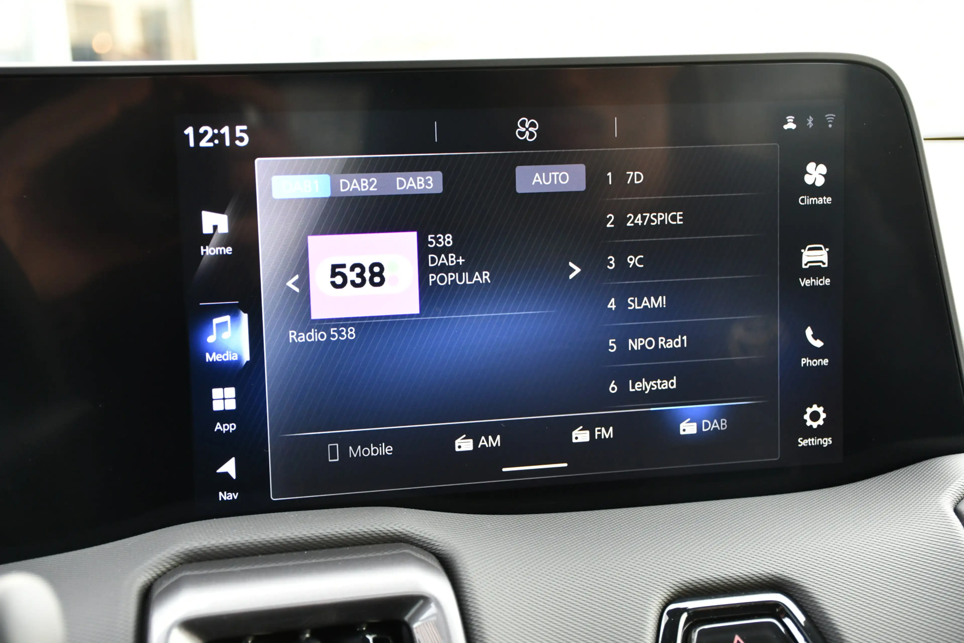 Toyota Urban Cruiser Executive 61 kWh Automaat 174pk | Nieuw | Panorama — photo 12