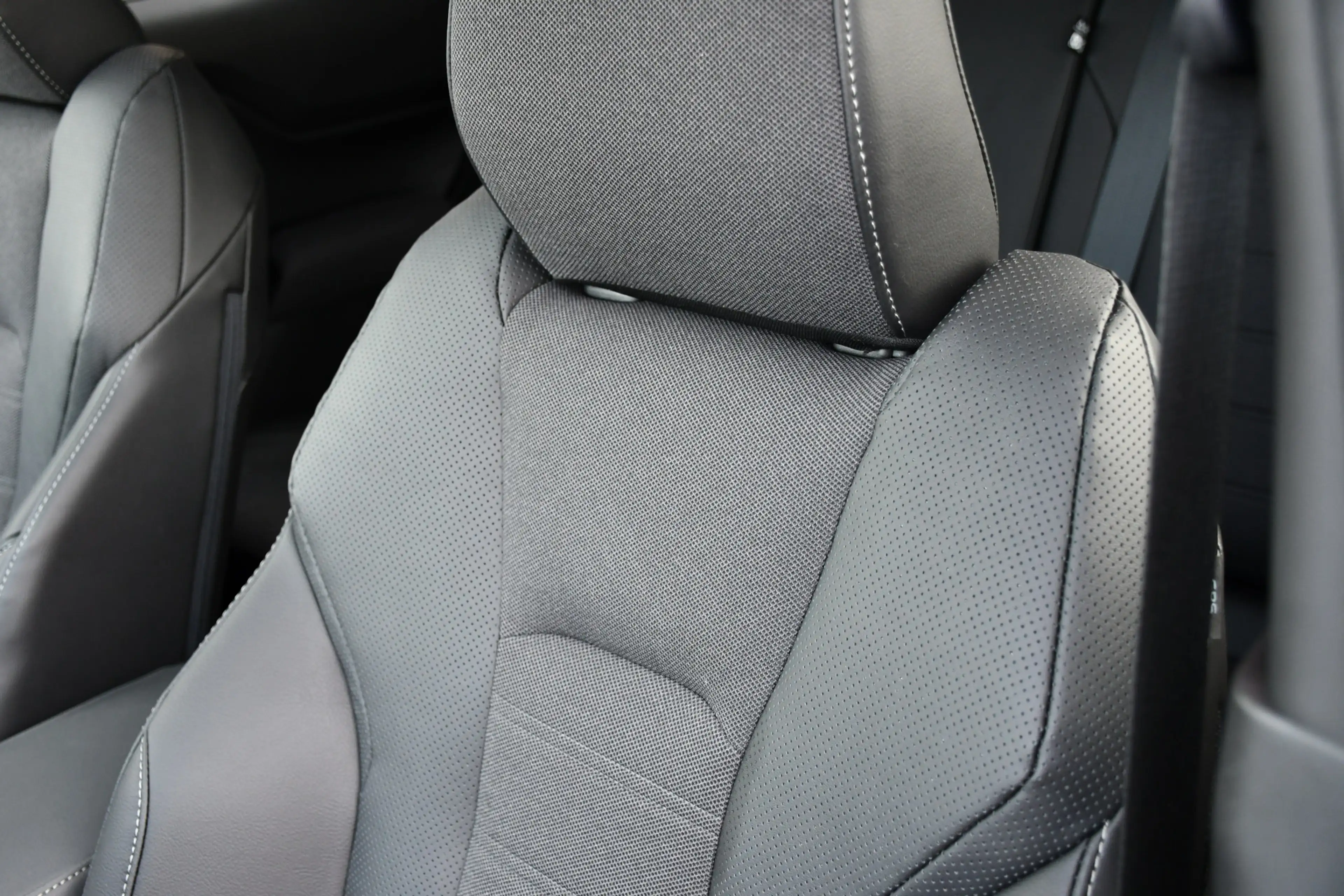Toyota Urban Cruiser Executive 61 kWh Automaat 174pk | Nieuw | Panorama — photo 15
