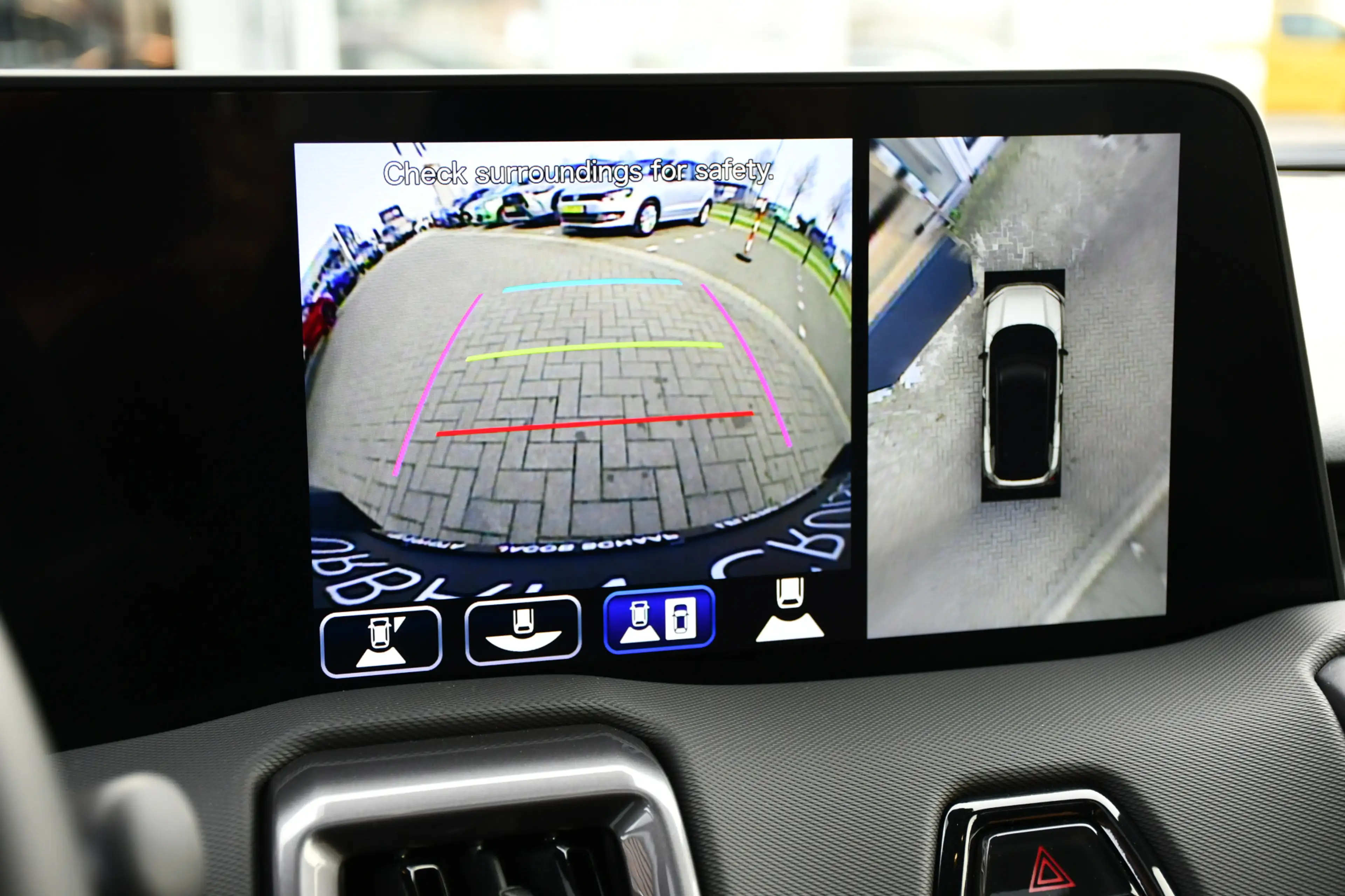 Toyota Urban Cruiser Executive 61 kWh Automaat 174pk | Nieuw | Panorama — photo 10