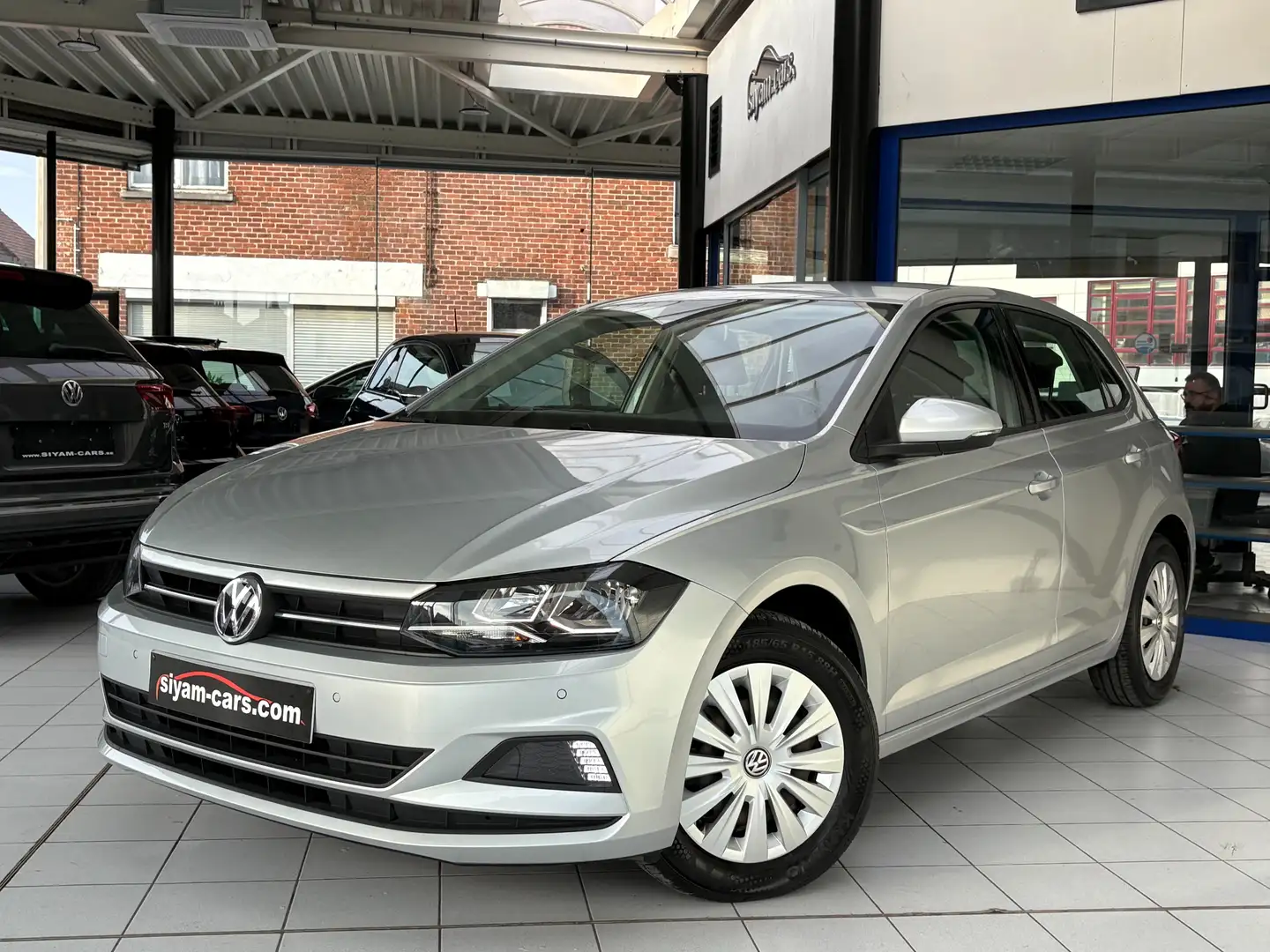 Volkswagen Polo Polo 1.0i *GPS * PDC * CARPLAY * 1ER PROP * Grijs - 1