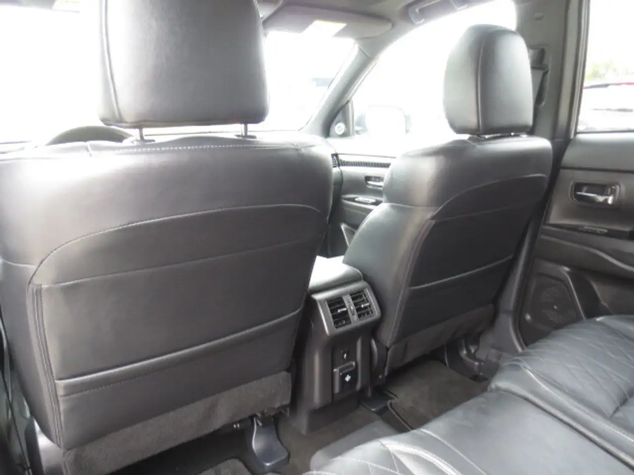 Mitsubishi Outlander снимка Mitsubishi Outlander