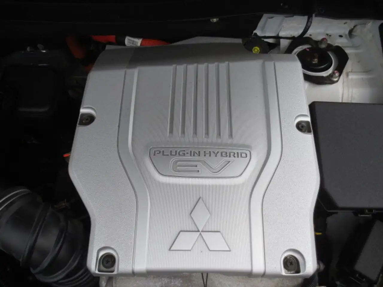 Mitsubishi Outlander снимка Mitsubishi Outlander