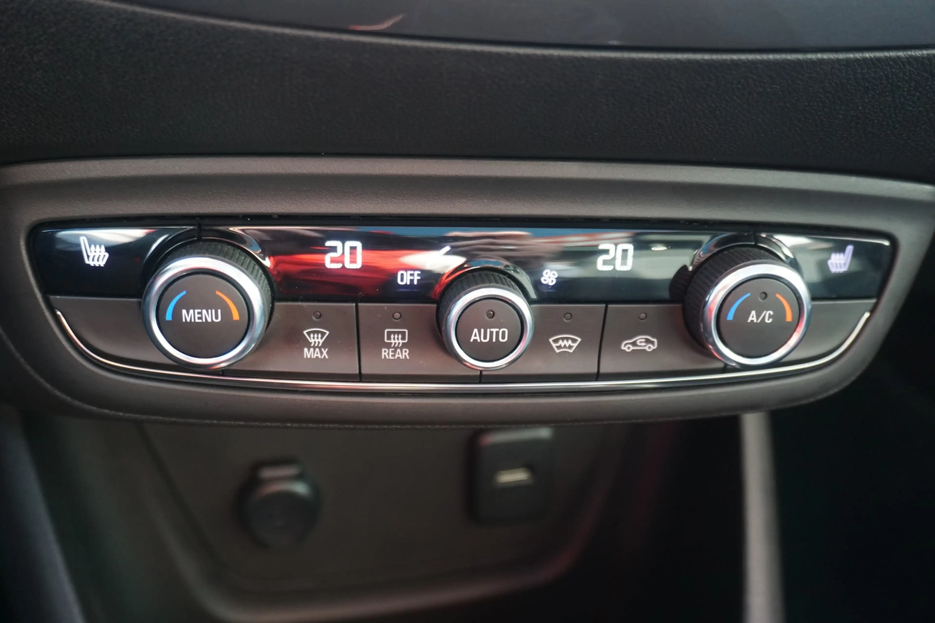 Opel Crossland 1.2  Elegance LED Panorama Totwinkel — photo 15
