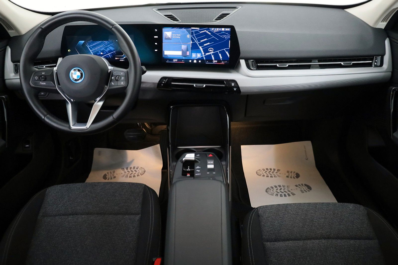 BMW iX2 20 eDrive,Navi,LED,SH,Kamera,Ausparkassist — photo 3