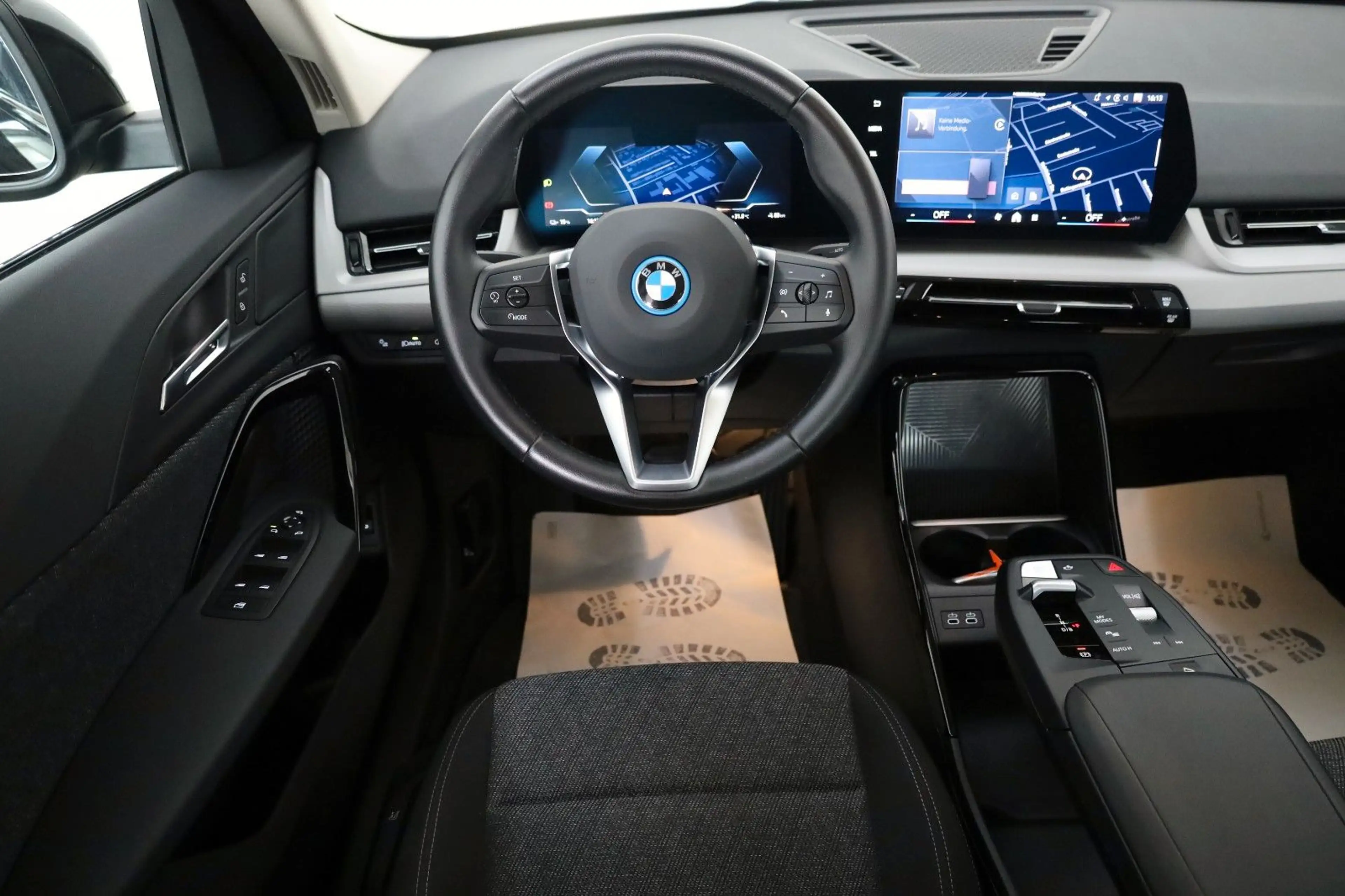 BMW iX2 20 eDrive,Navi,LED,SH,Kamera,Ausparkassist — photo 4