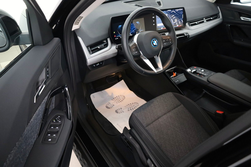 BMW iX2 20 eDrive,Navi,LED,SH,Kamera,Ausparkassist — photo 9