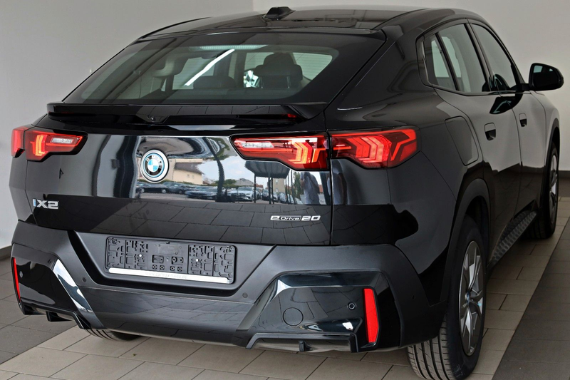 BMW iX2 20 eDrive,Navi,LED,SH,Kamera,Ausparkassist — photo 2