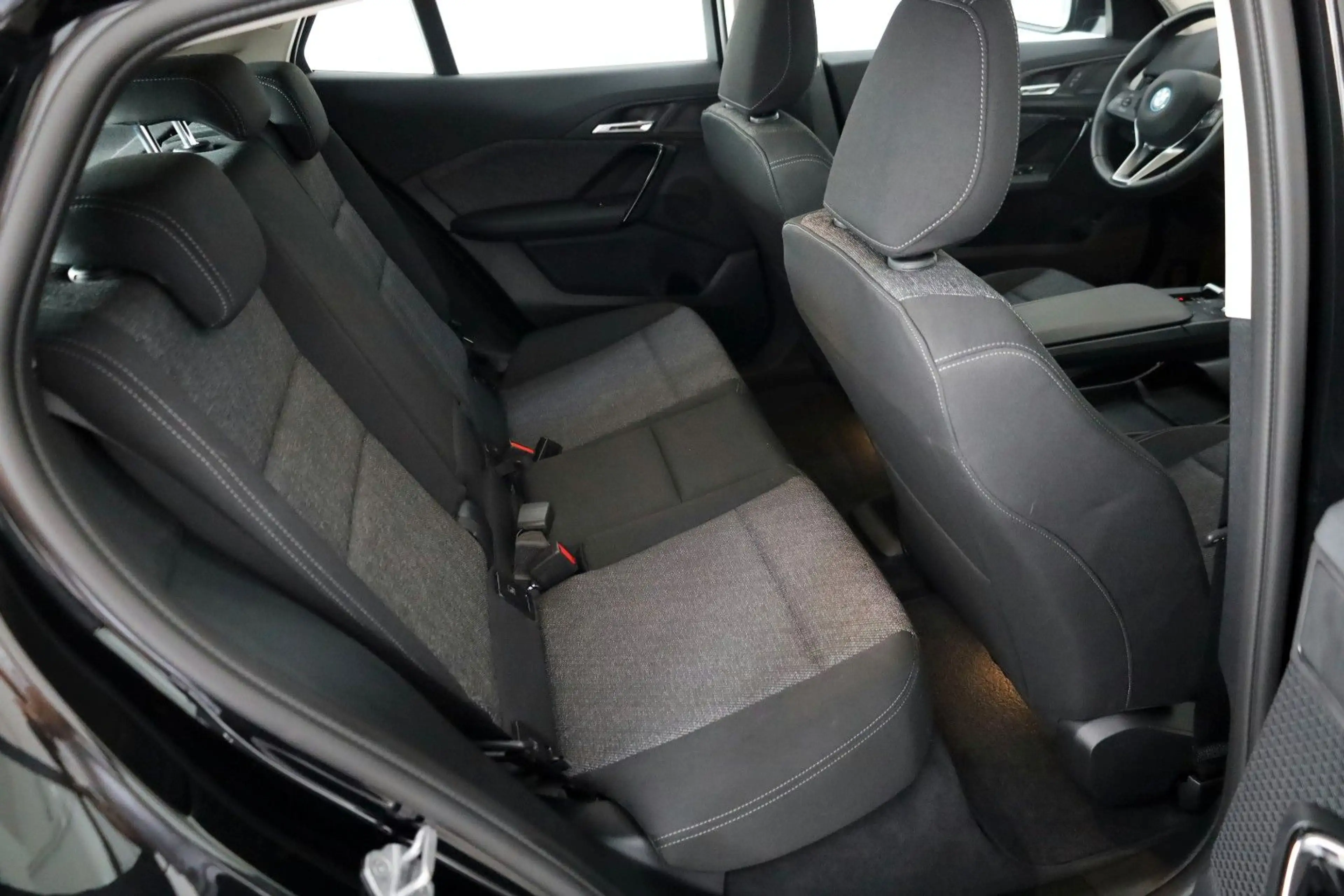 BMW iX2 20 eDrive,Navi,LED,SH,Kamera,Ausparkassist — photo 8