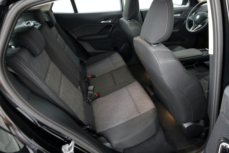 BMW iX2 20 eDrive,Navi,LED,SH,Kamera,Ausparkassist — photo 6